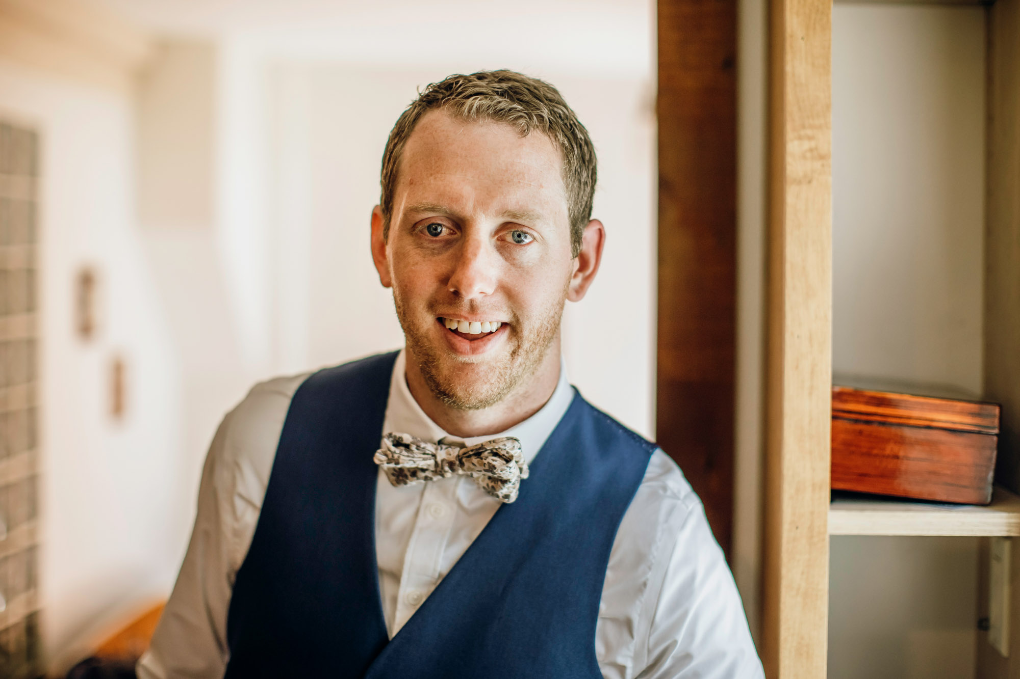 Griffin House, Hood River OR wedding by Snoqualmie wedding photographer James Thomas Long Photography