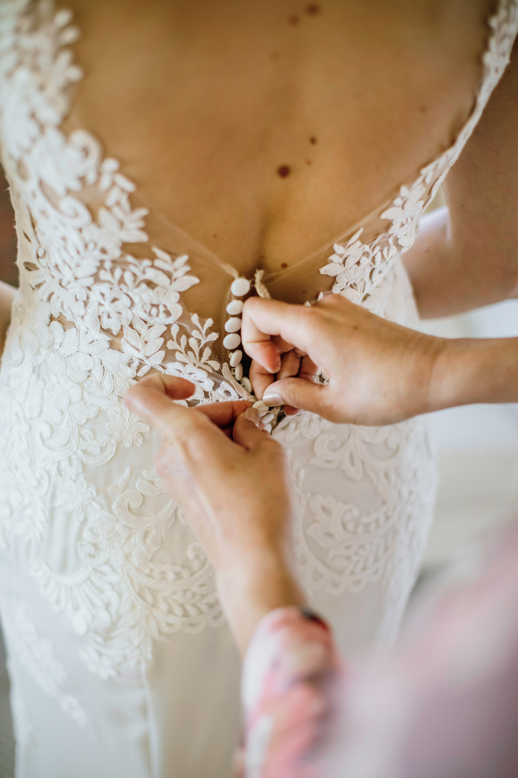 Griffin House, Hood River OR wedding by Snoqualmie wedding photographer James Thomas Long Photography