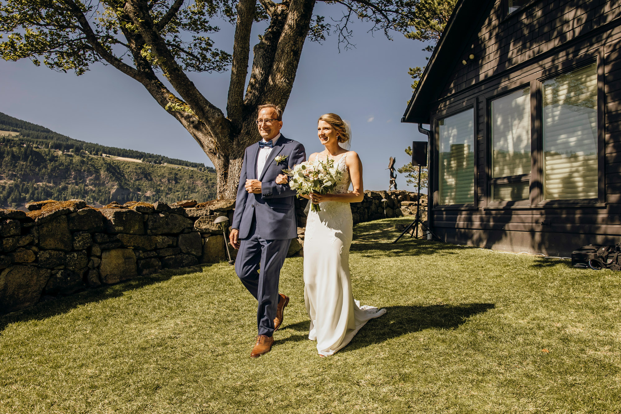 Griffin House, Hood River OR wedding by Snoqualmie wedding photographer James Thomas Long Photography