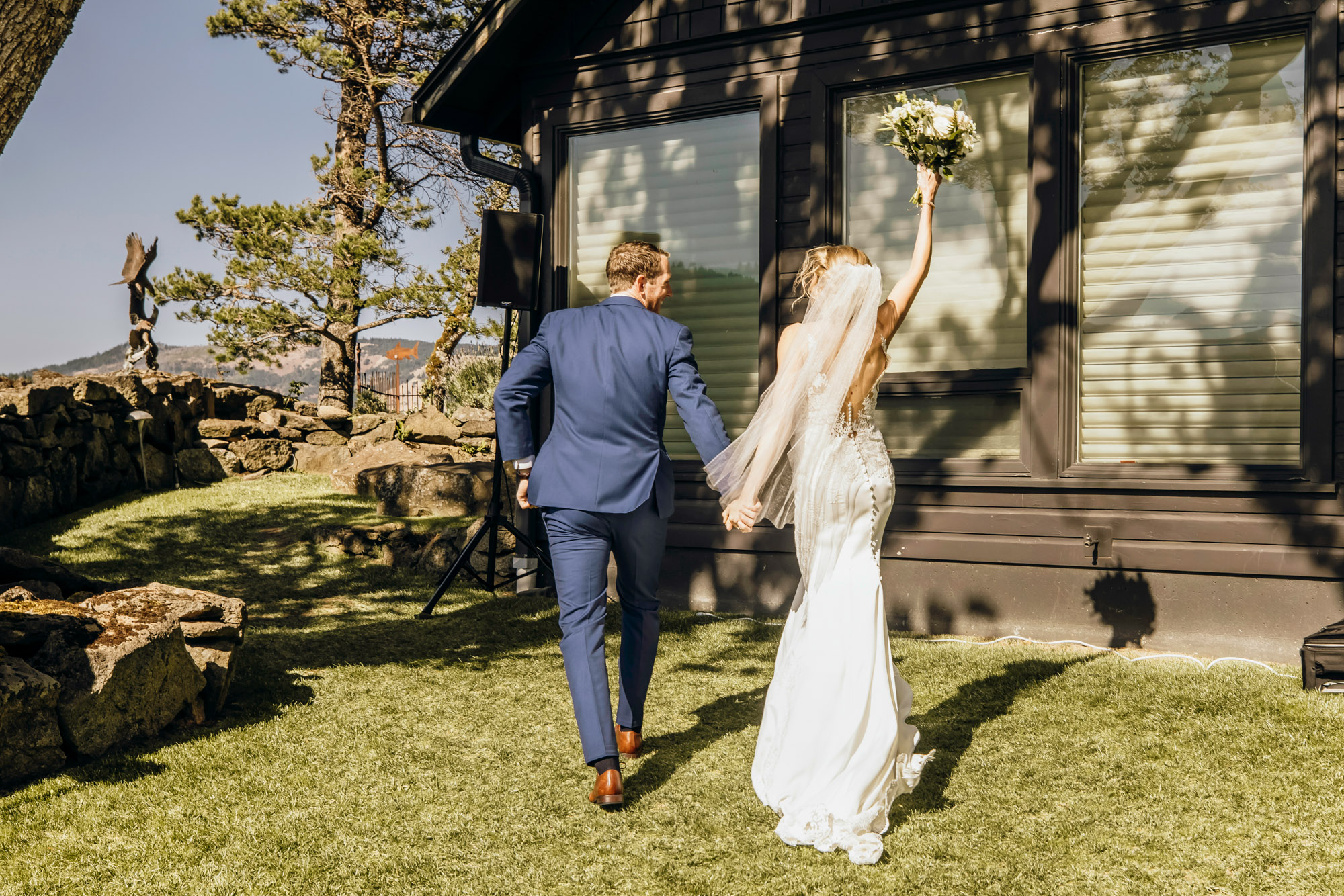 Griffin House, Hood River OR wedding by Snoqualmie wedding photographer James Thomas Long Photography