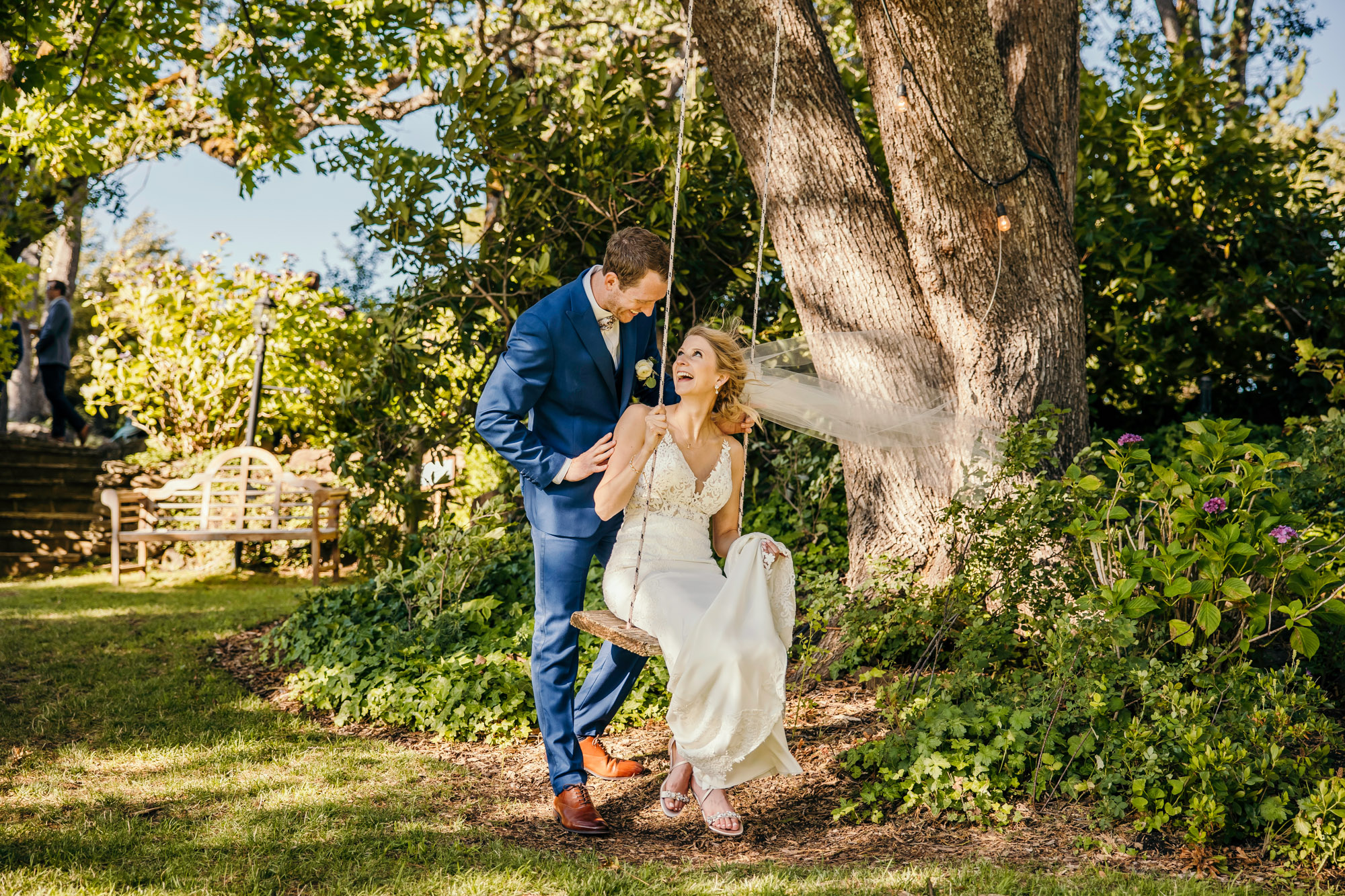 Griffin House, Hood River OR wedding by Snoqualmie wedding photographer James Thomas Long Photography