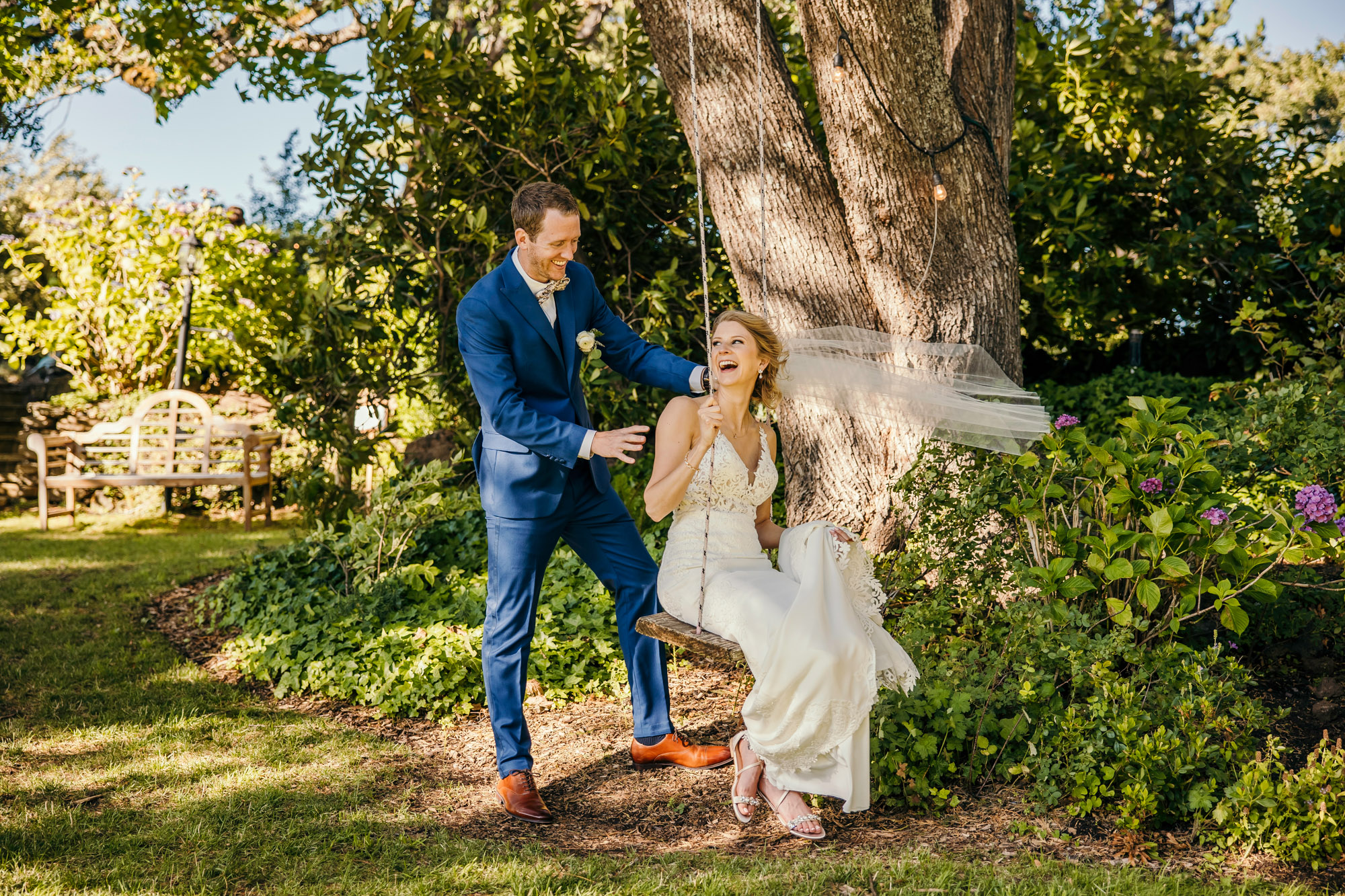 Griffin House, Hood River OR wedding by Snoqualmie wedding photographer James Thomas Long Photography