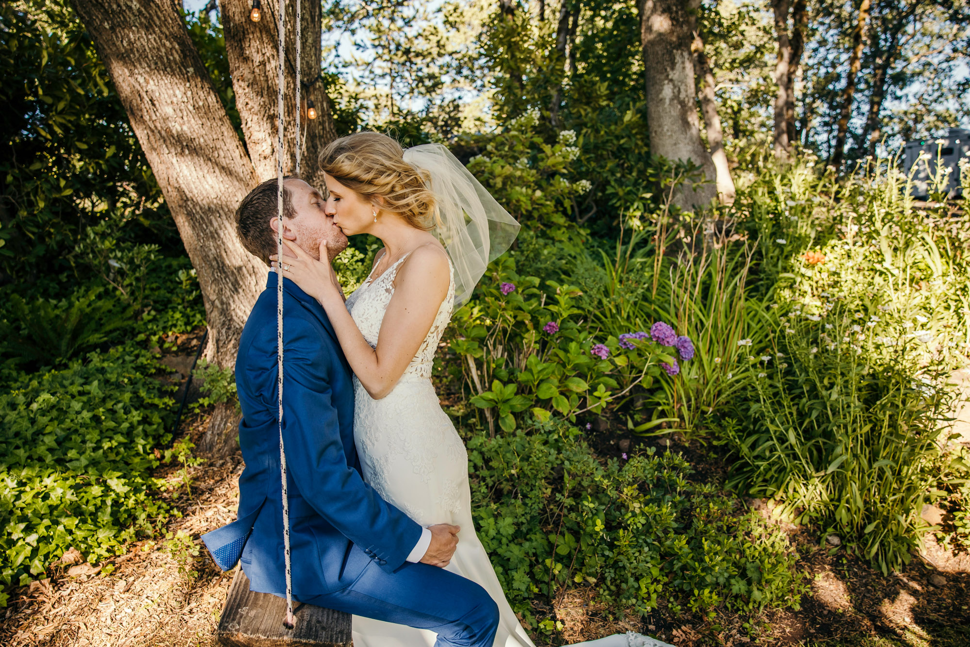 Griffin House, Hood River OR wedding by Snoqualmie wedding photographer James Thomas Long Photography