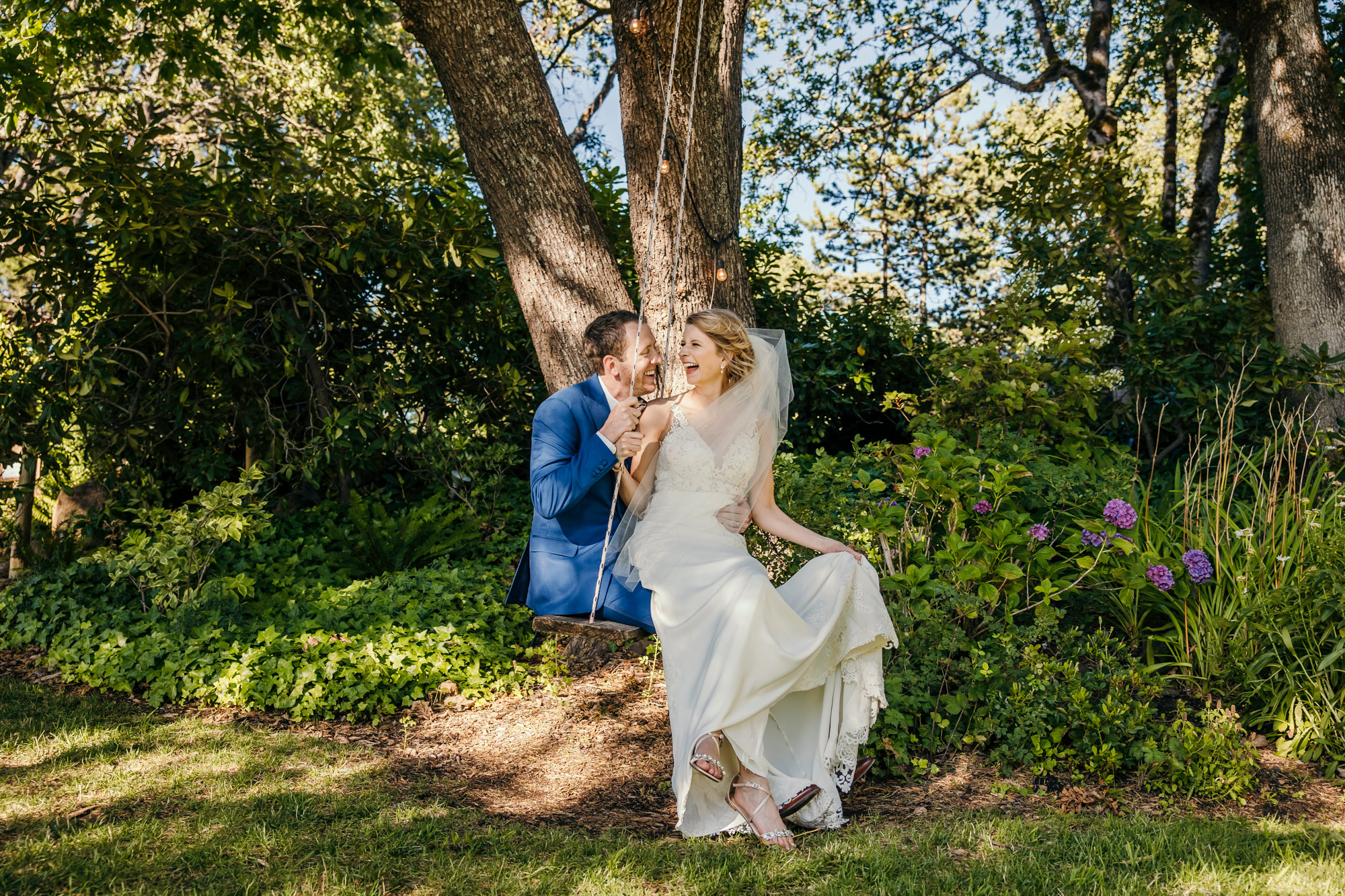 Griffin House, Hood River OR wedding by Snoqualmie wedding photographer James Thomas Long Photography