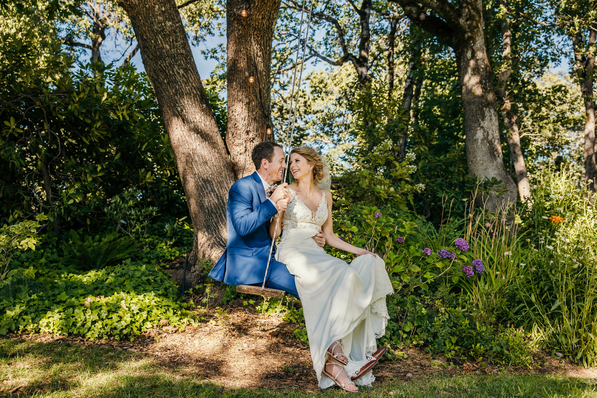 Griffin House, Hood River OR wedding by Snoqualmie wedding photographer James Thomas Long Photography