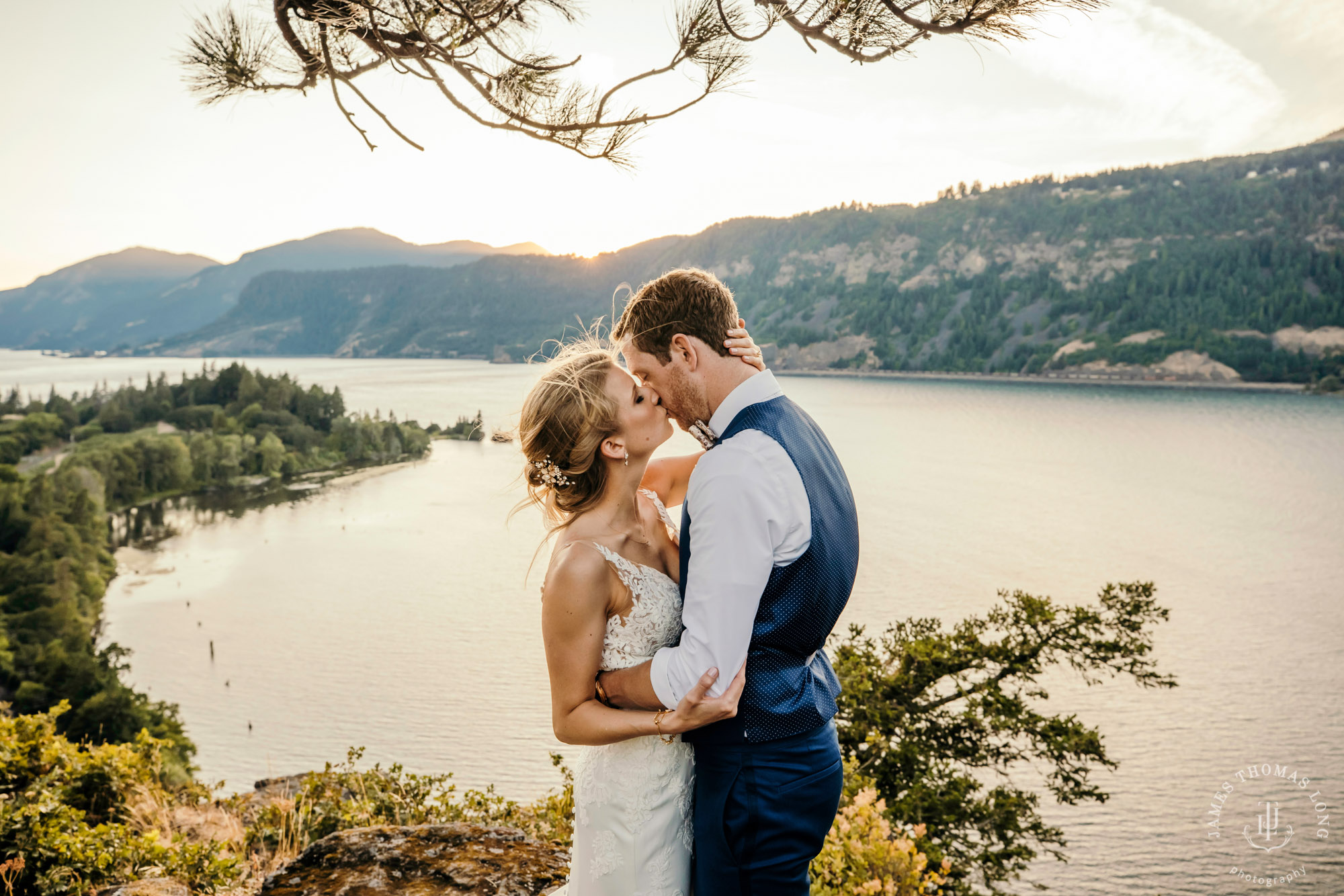 Griffin House, Hood River OR wedding by Snoqualmie wedding photographer James Thomas Long Photography