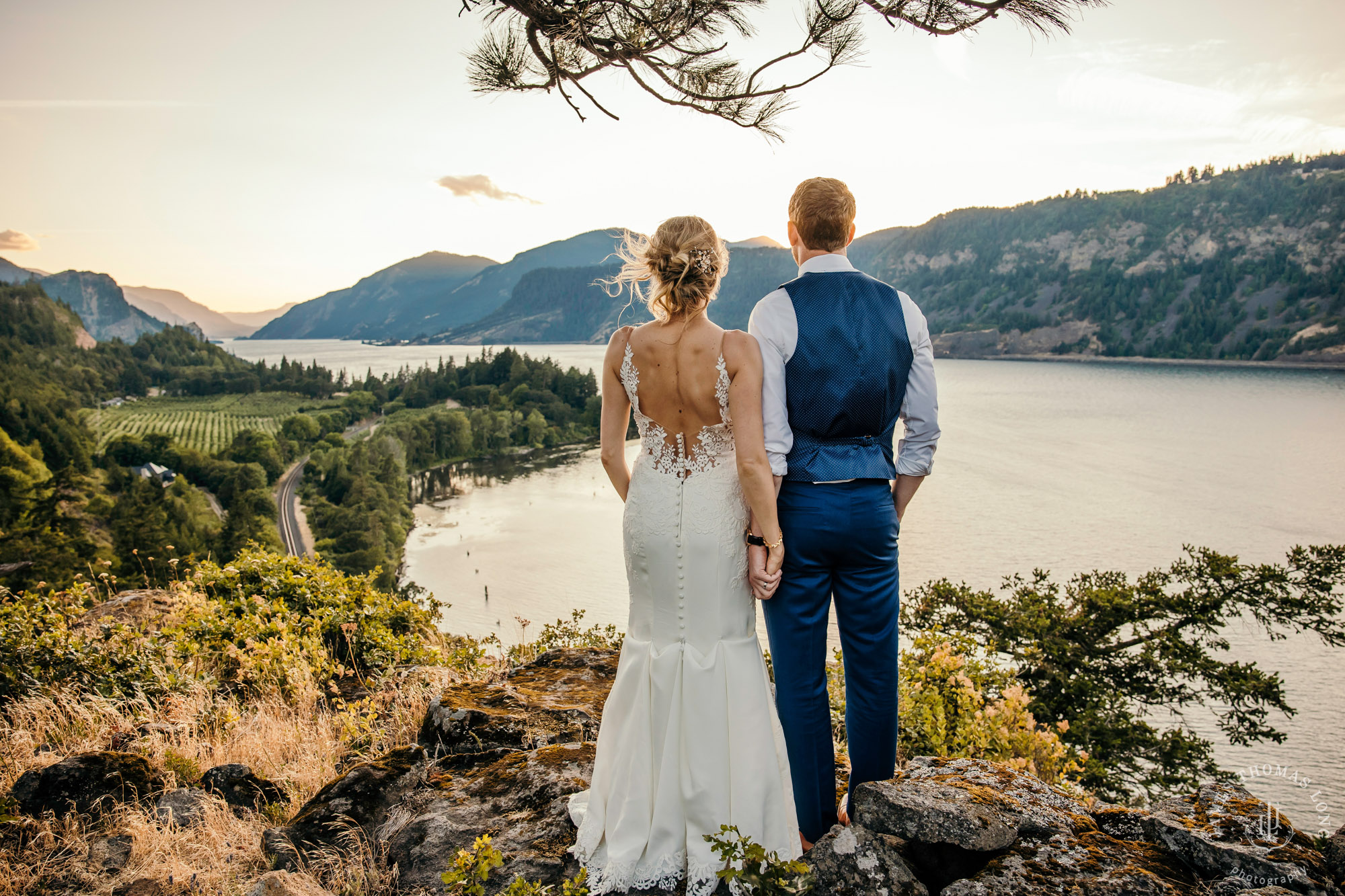 Griffin House, Hood River OR wedding by Snoqualmie wedding photographer James Thomas Long Photography