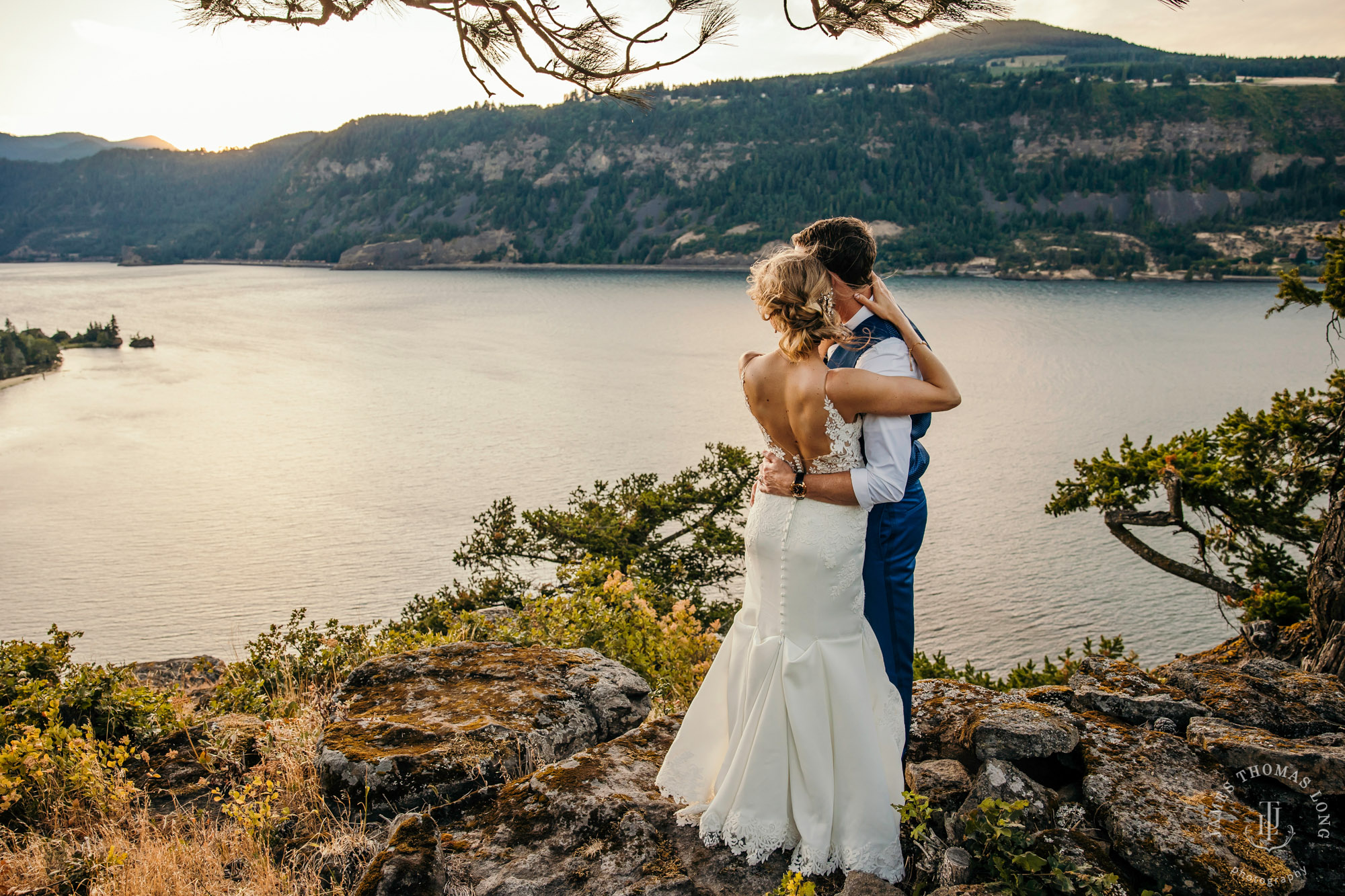 Griffin House, Hood River OR wedding by Snoqualmie wedding photographer James Thomas Long Photography