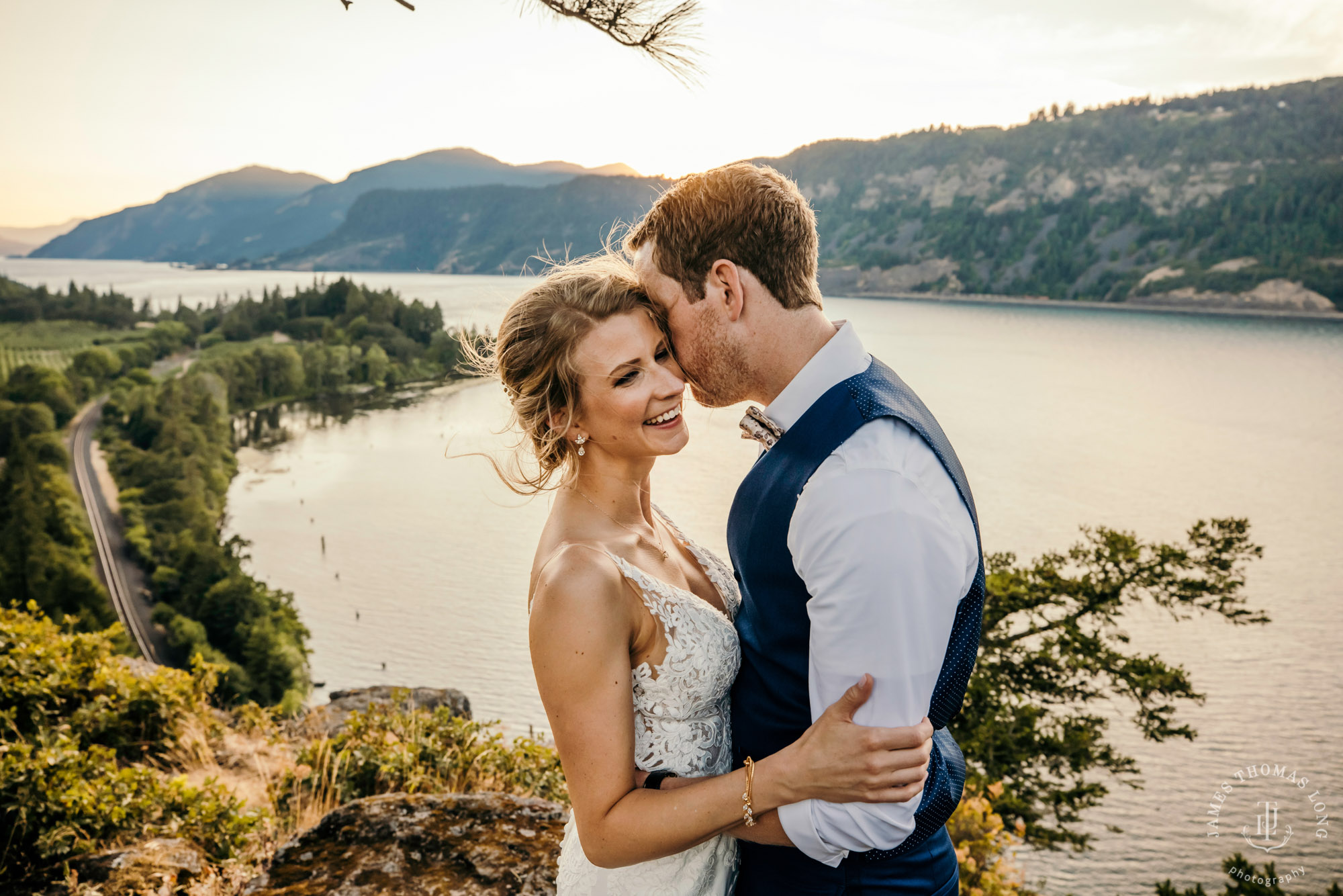 Griffin House, Hood River OR wedding by Snoqualmie wedding photographer James Thomas Long Photography