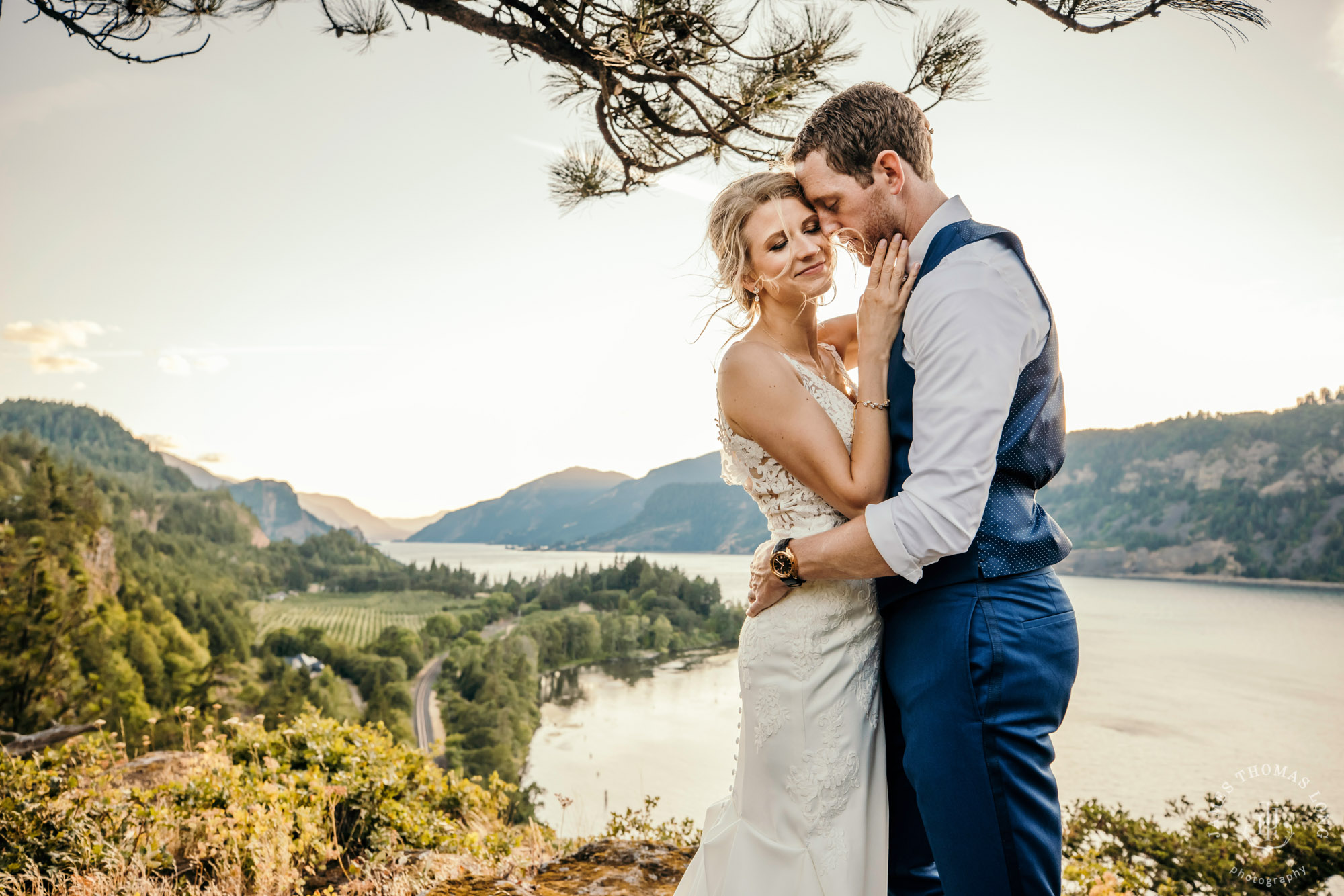 Griffin House, Hood River OR wedding by Snoqualmie wedding photographer James Thomas Long Photography