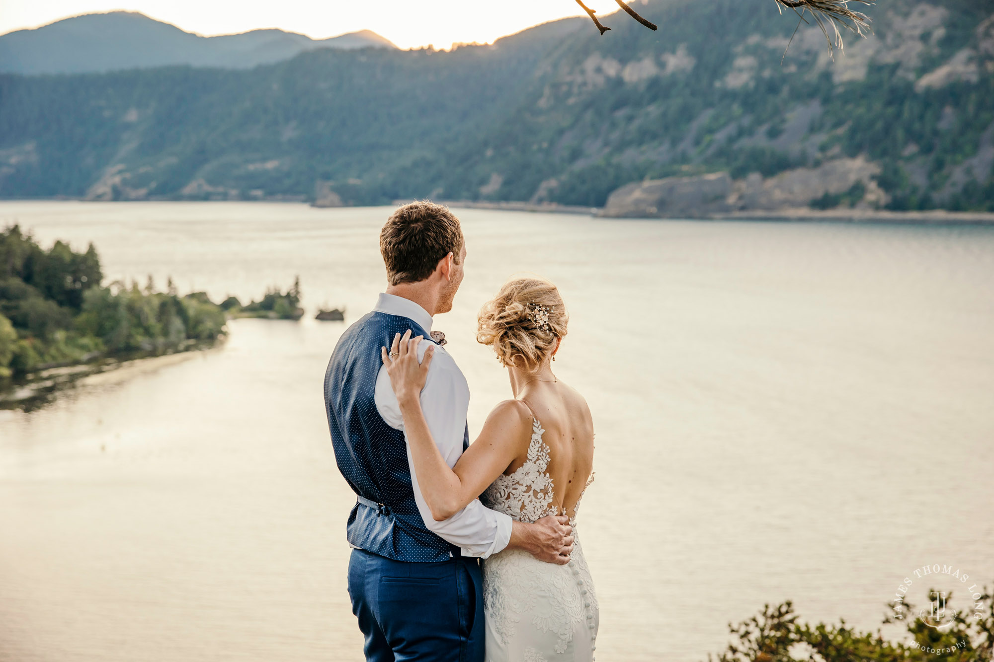 Griffin House, Hood River OR wedding by Snoqualmie wedding photographer James Thomas Long Photography