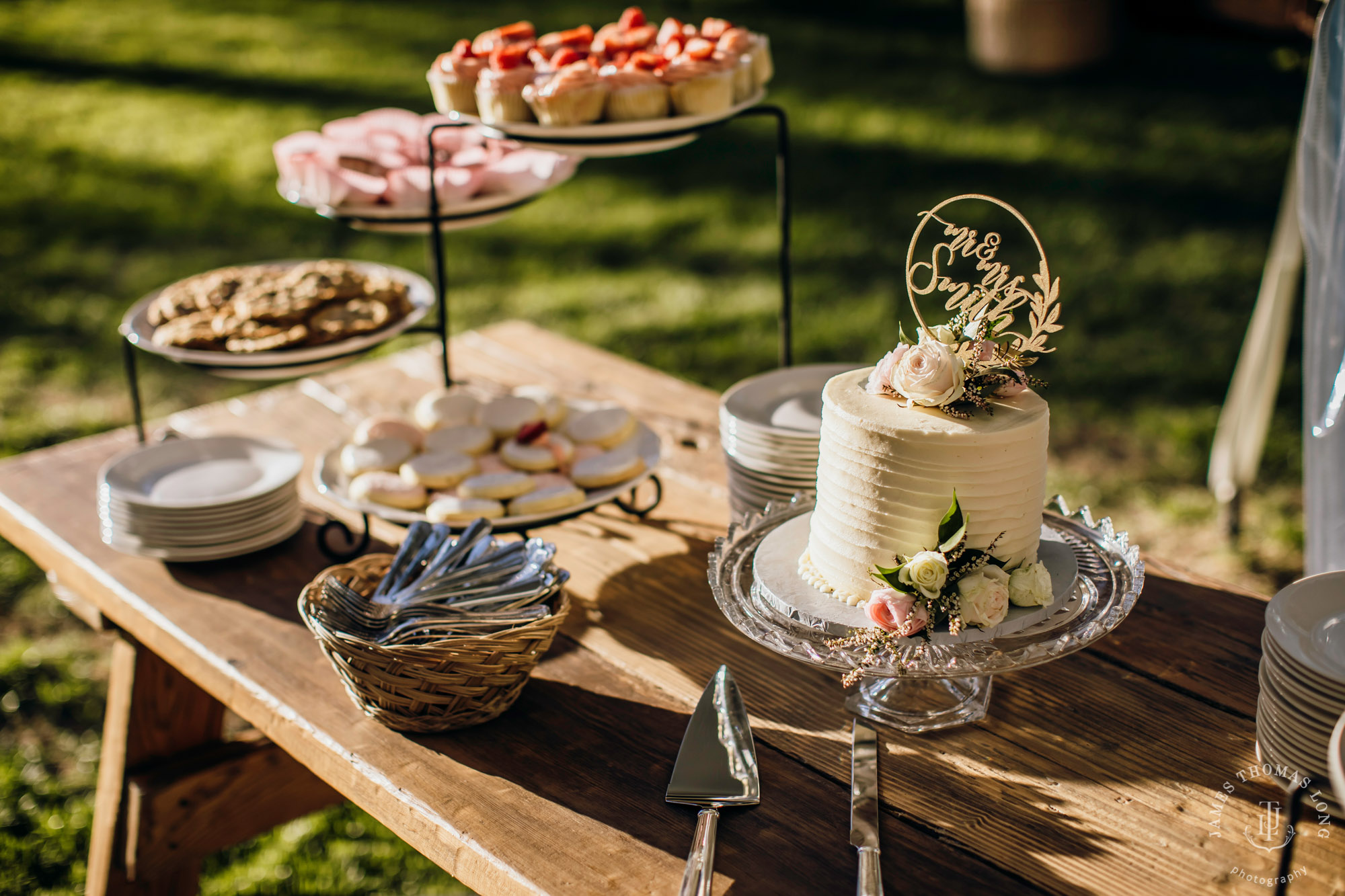 Griffin House, Hood River OR wedding by Snoqualmie wedding photographer James Thomas Long Photography