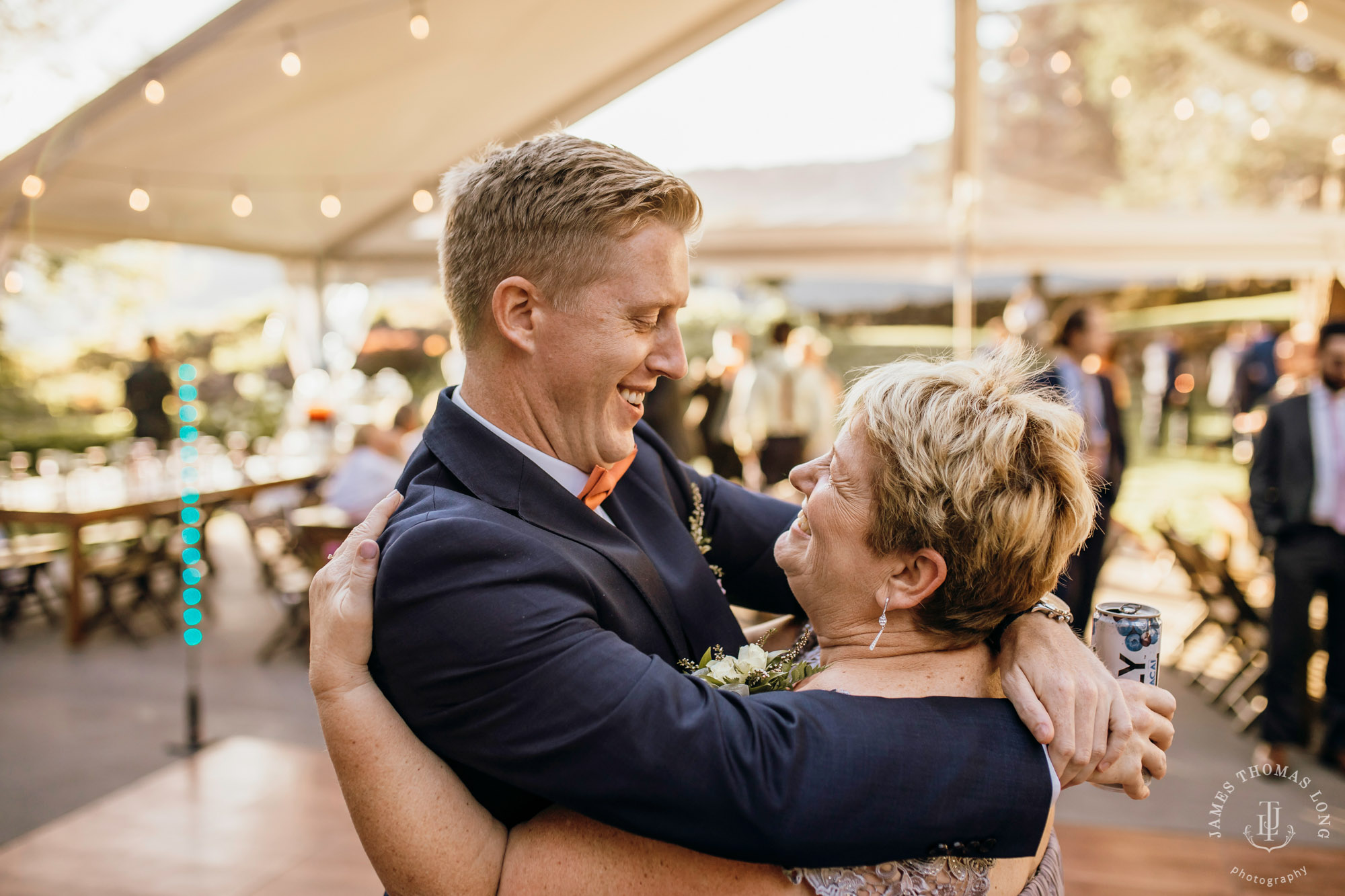 Griffin House, Hood River OR wedding by Snoqualmie wedding photographer James Thomas Long Photography