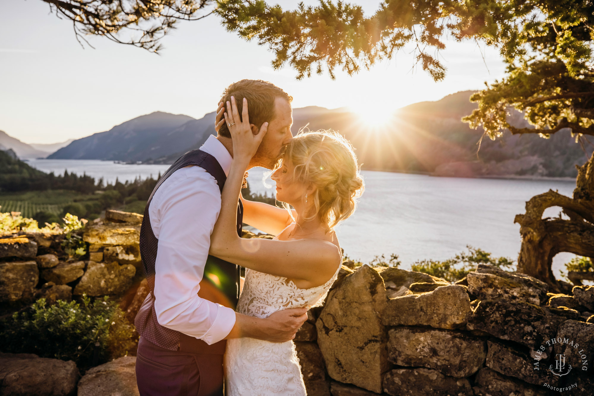 Griffin House, Hood River OR wedding by Snoqualmie wedding photographer James Thomas Long Photography