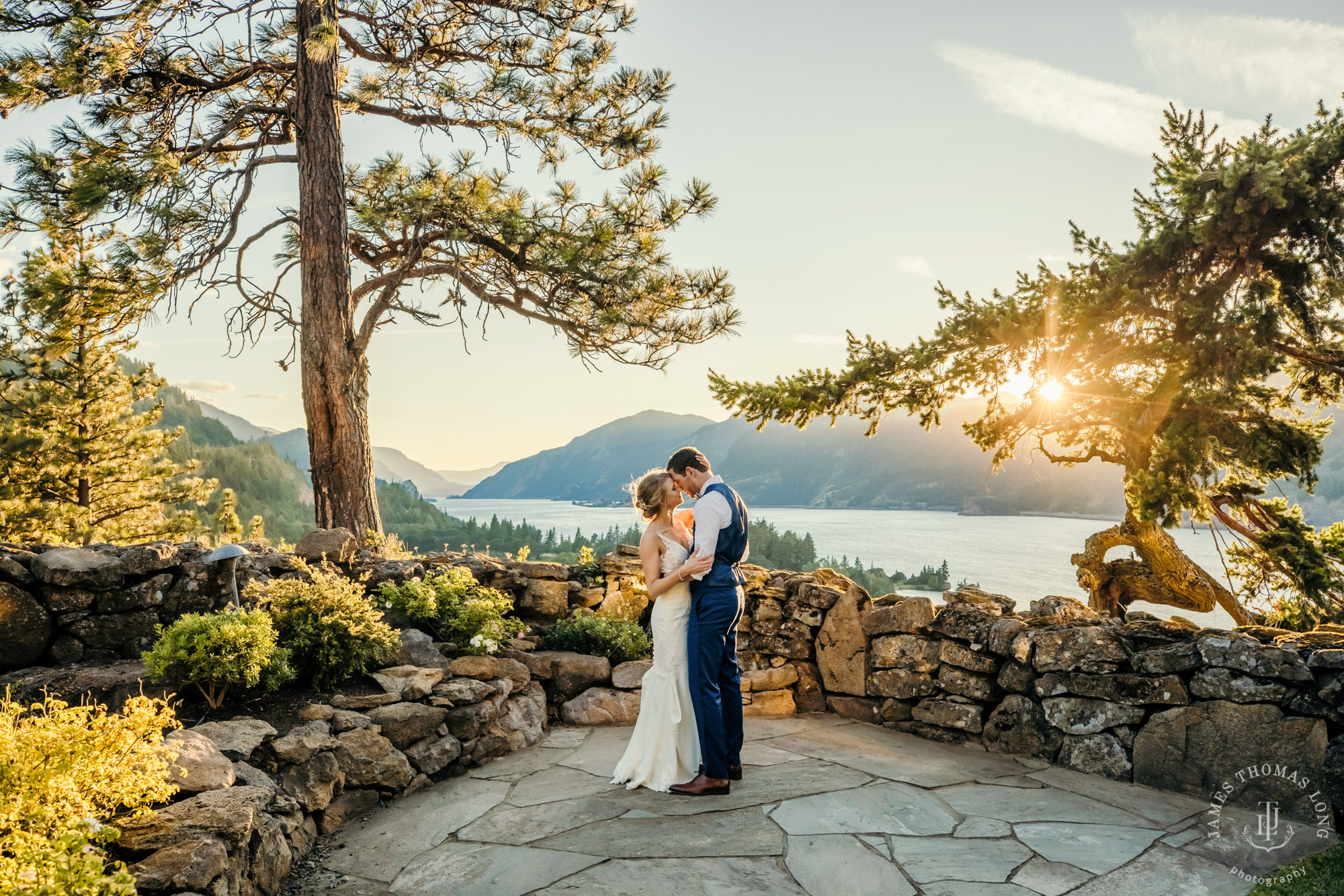 Griffin House, Hood River OR wedding by Snoqualmie wedding photographer James Thomas Long Photography