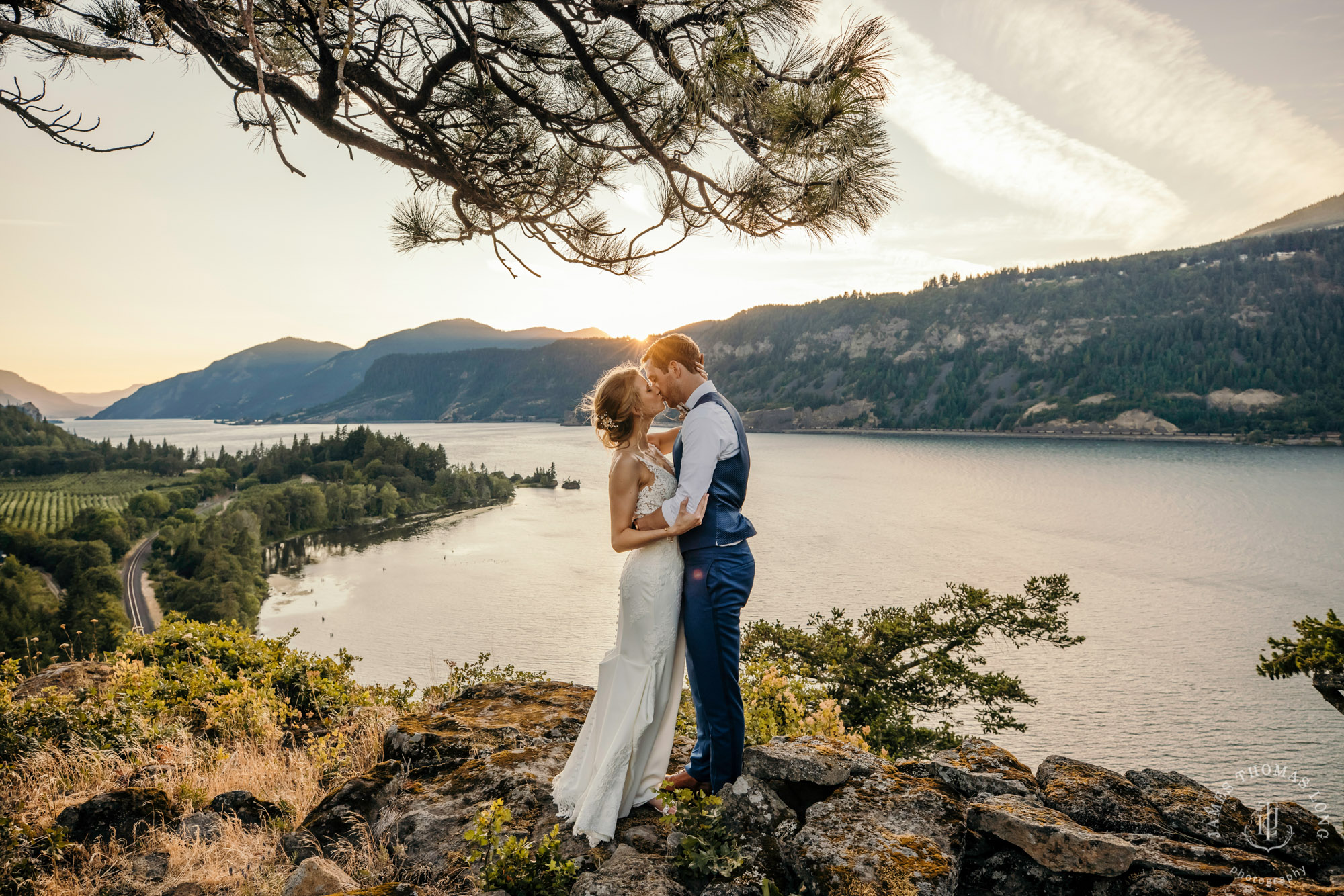 Griffin House, Hood River OR wedding by Snoqualmie wedding photographer James Thomas Long Photography