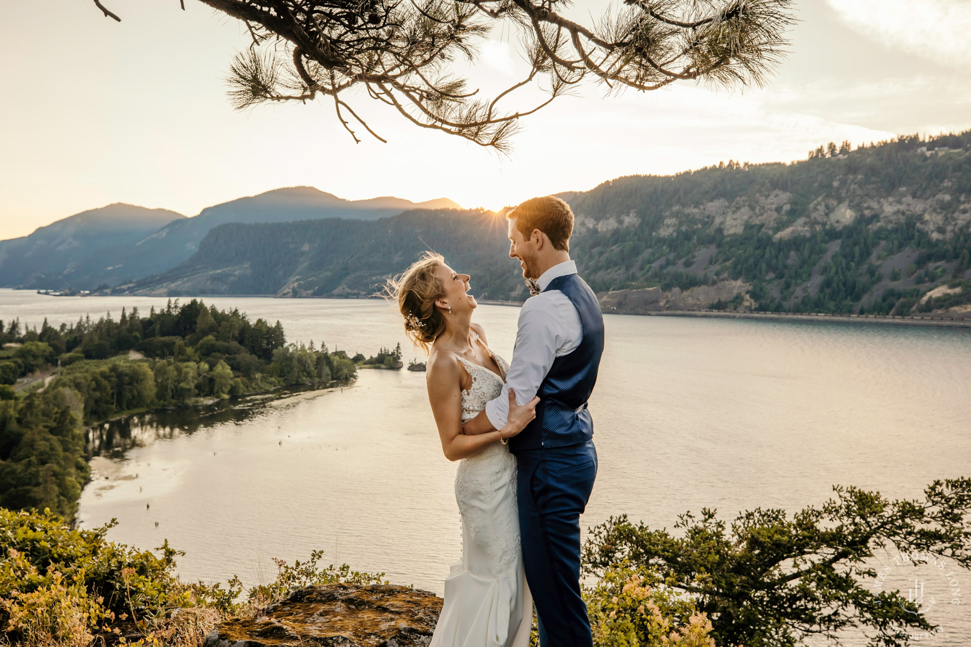 Griffin House, Hood River OR wedding by Snoqualmie wedding photographer James Thomas Long Photography