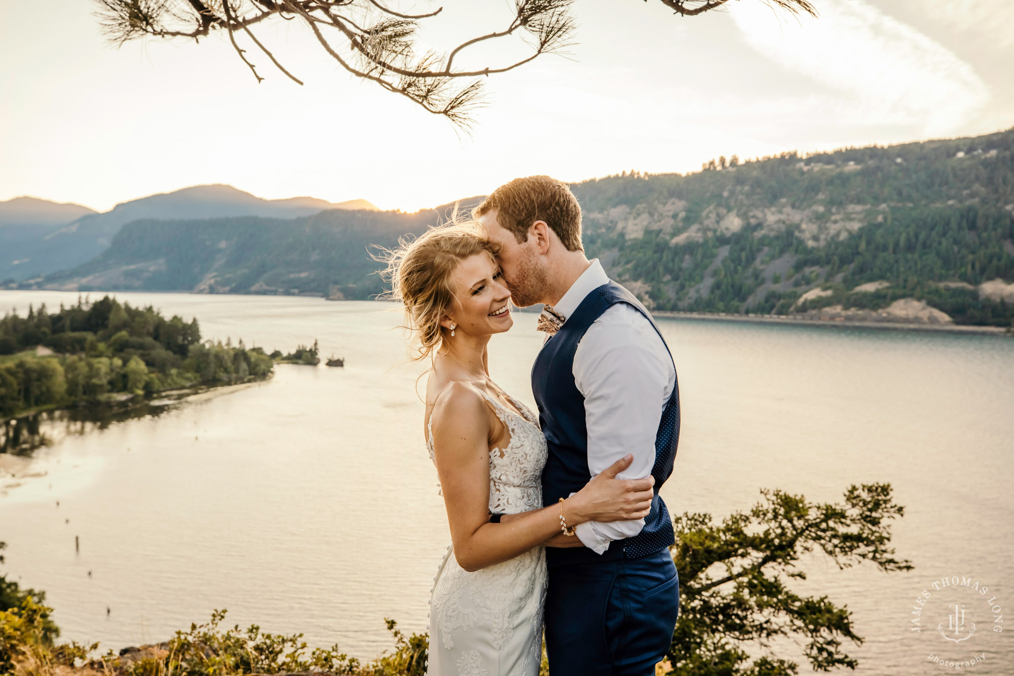 Griffin House, Hood River OR wedding by Snoqualmie wedding photographer James Thomas Long Photography