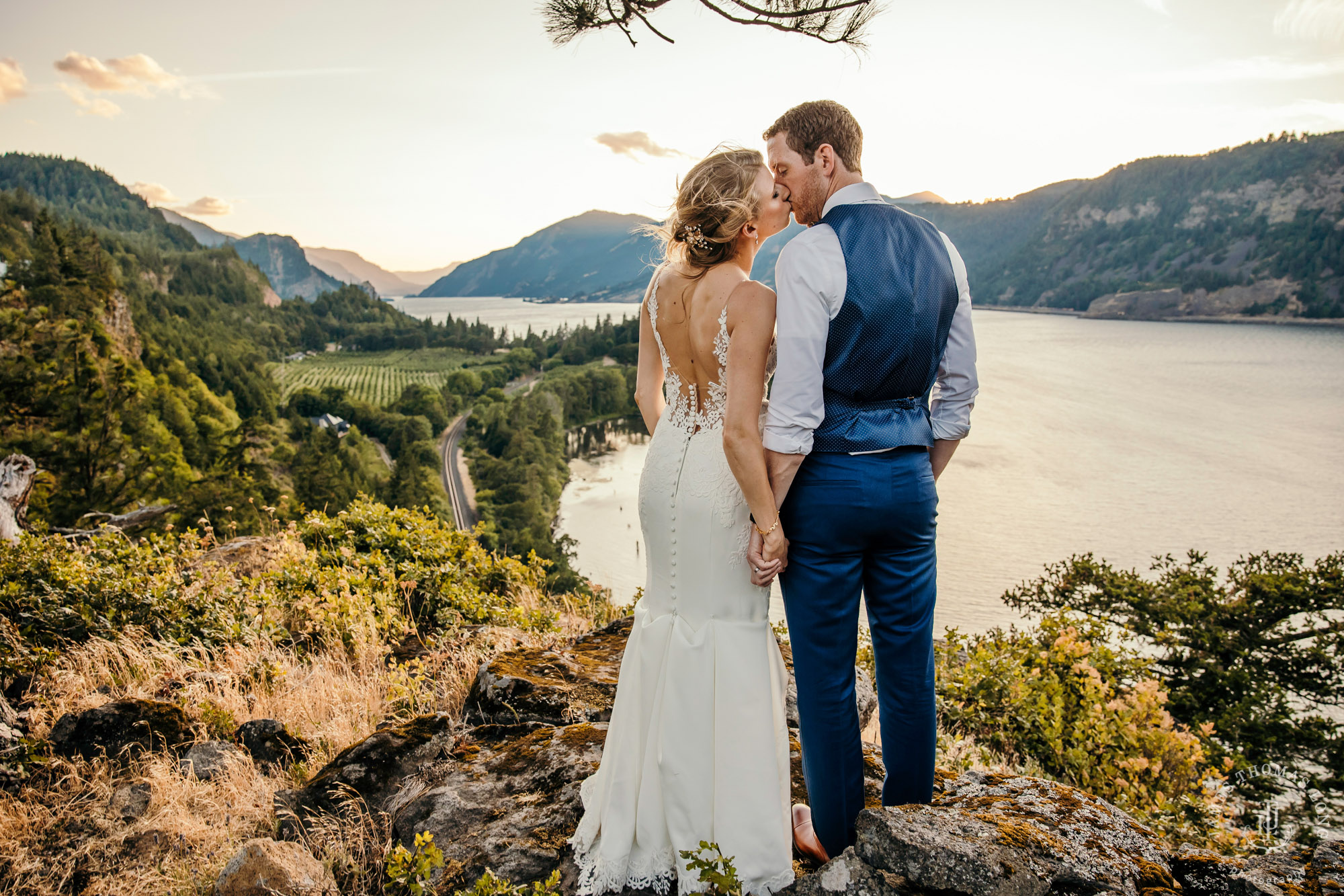 Griffin House, Hood River OR wedding by Snoqualmie wedding photographer James Thomas Long Photography