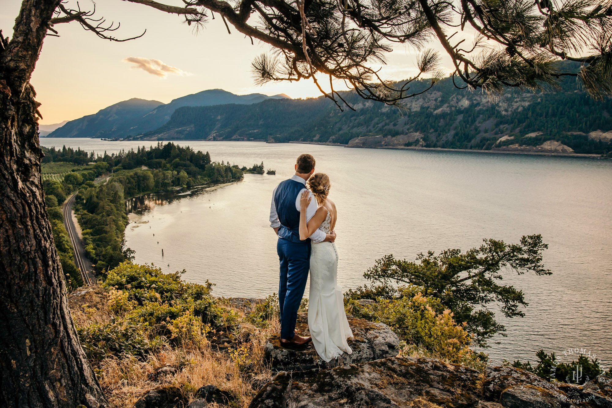 Griffin House, Hood River OR wedding by Snoqualmie wedding photographer James Thomas Long Photography