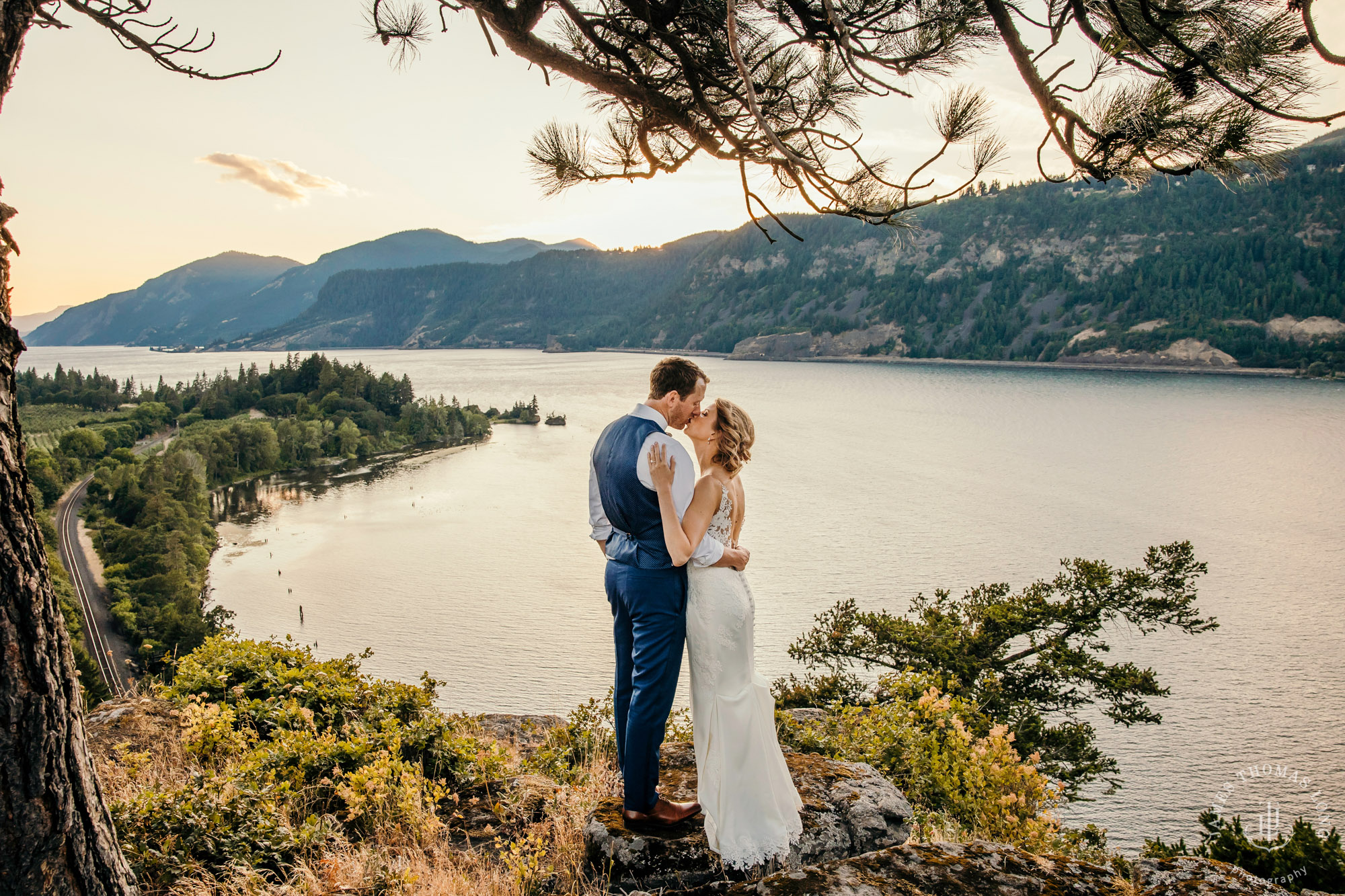 Griffin House, Hood River OR wedding by Snoqualmie wedding photographer James Thomas Long Photography