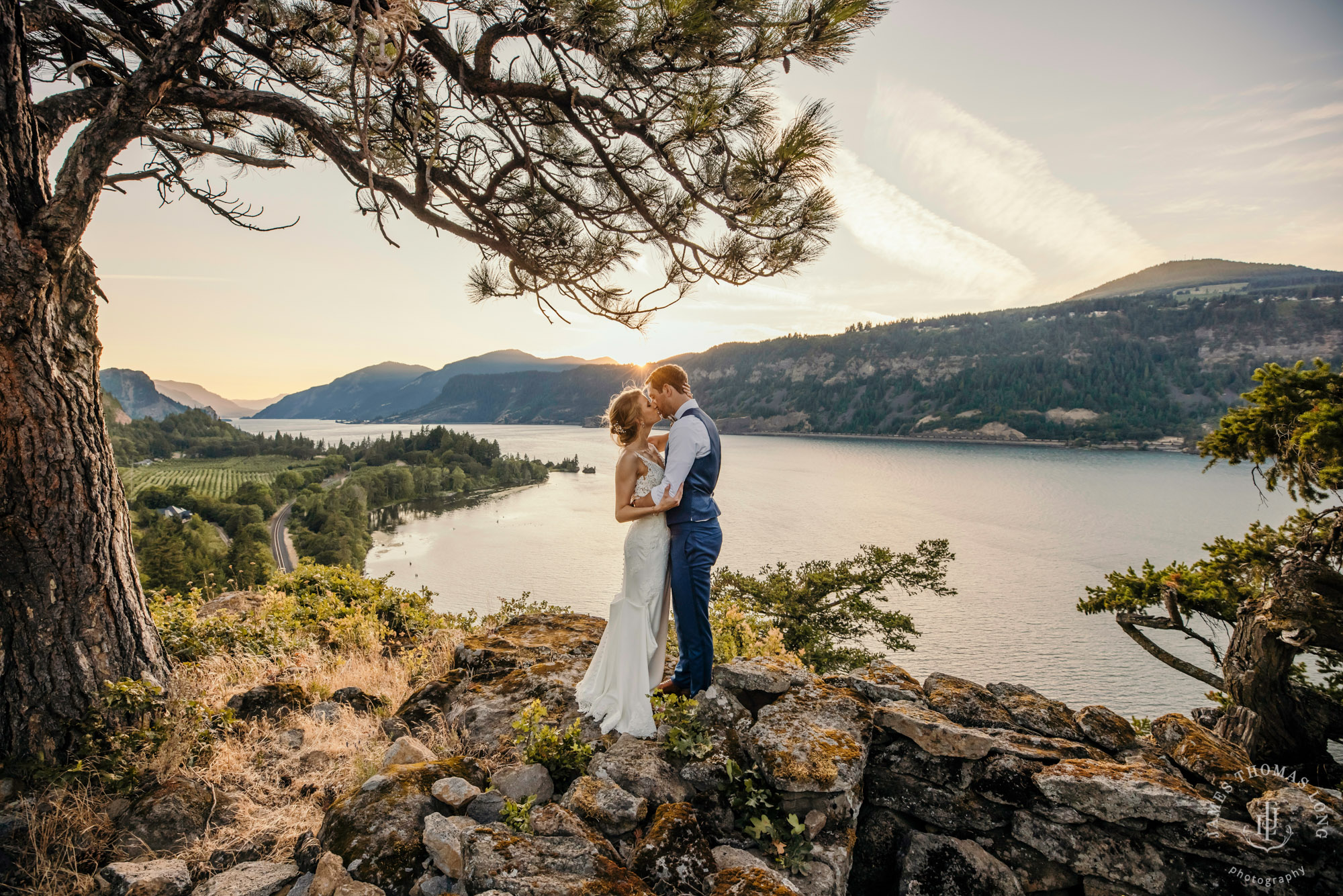 Griffin House, Hood River OR wedding by Snoqualmie wedding photographer James Thomas Long Photography