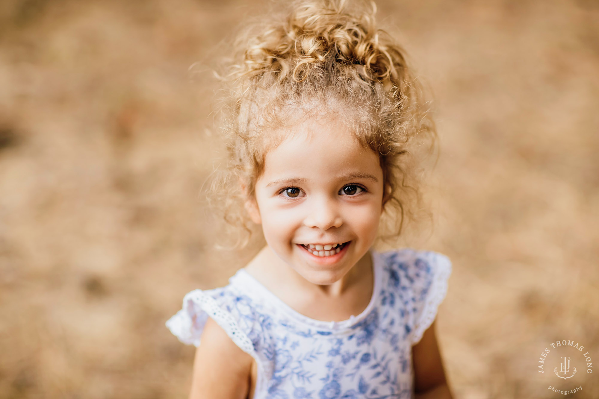 Large family photography session by Snoqualmie Family Photographer James Thomas Long Photography