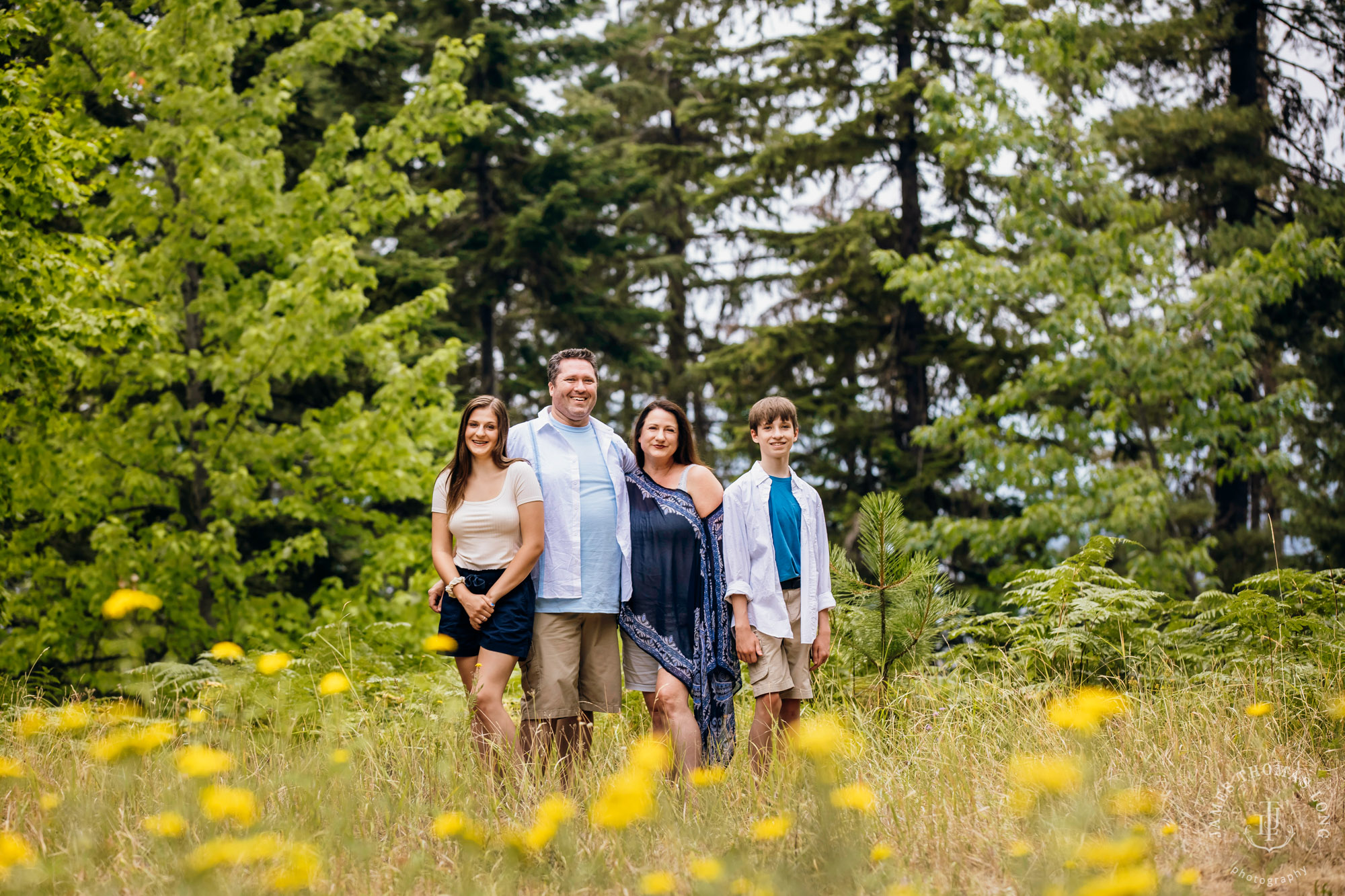 Large family photography session by Snoqualmie Family Photographer James Thomas Long Photography