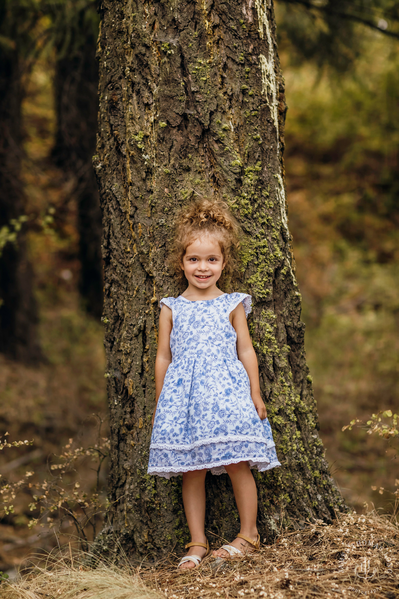 Large family photography session by Snoqualmie Family Photographer James Thomas Long Photography