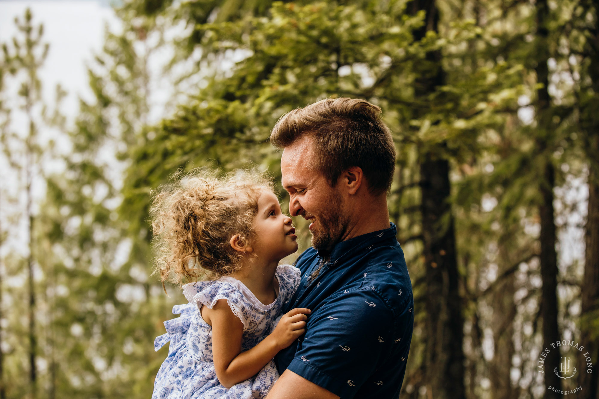 Large family photography session by Snoqualmie Family Photographer James Thomas Long Photography