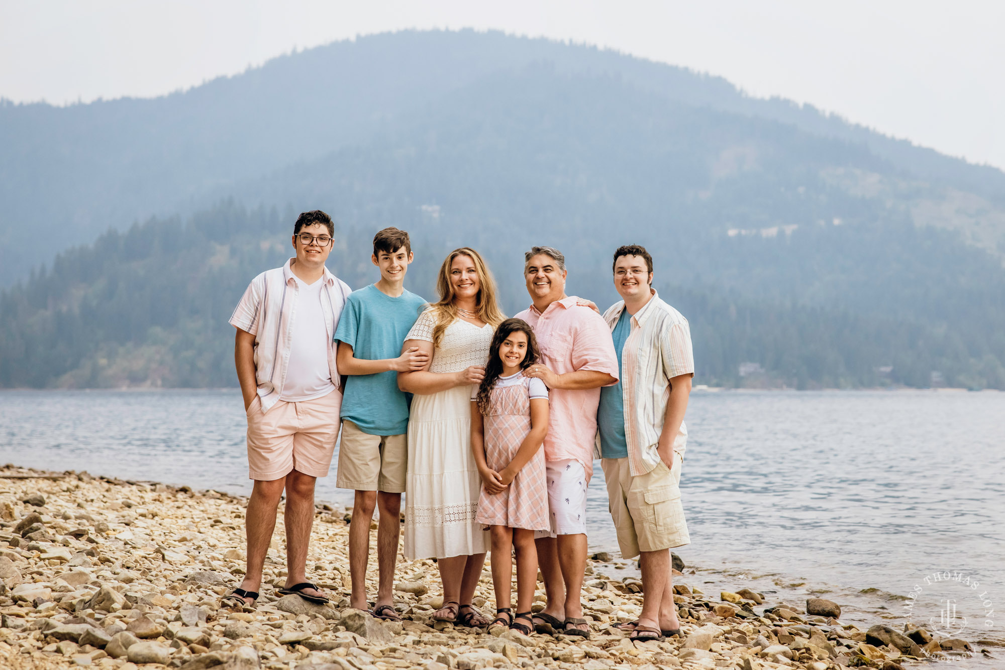 Large family photography session by Snoqualmie Family Photographer James Thomas Long Photography