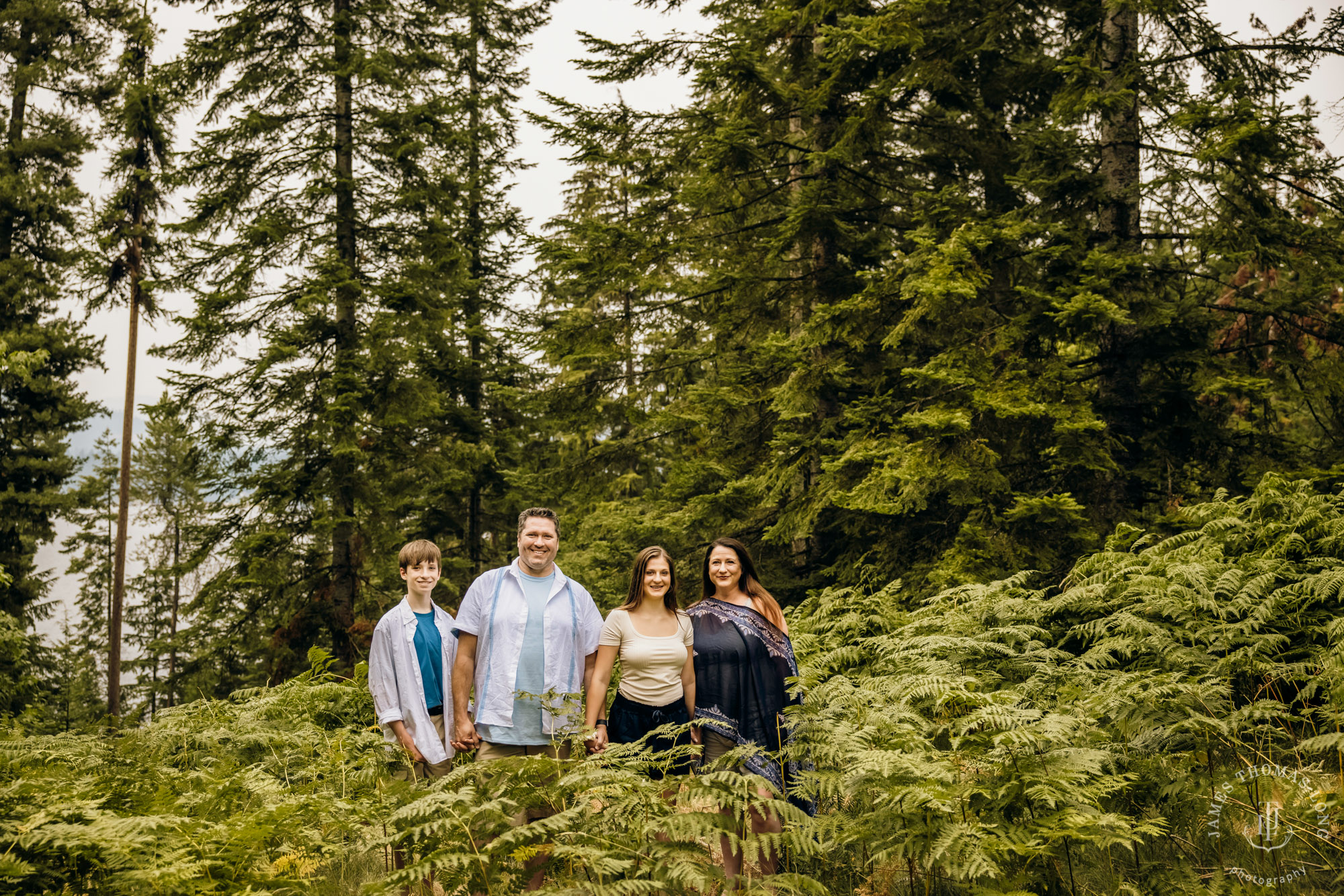 Large family photography session by Snoqualmie Family Photographer James Thomas Long Photography