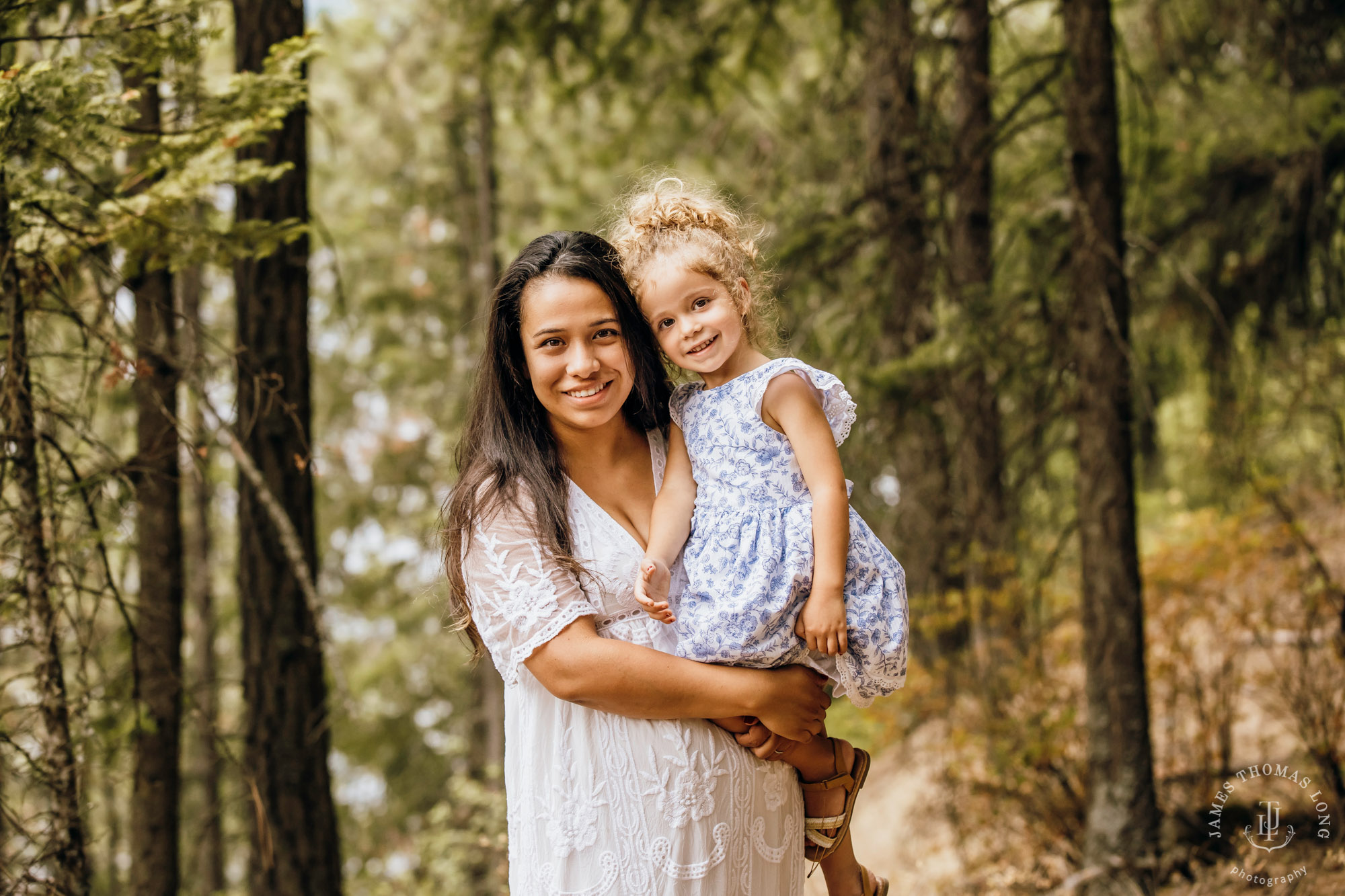 Large family photography session by Snoqualmie Family Photographer James Thomas Long Photography