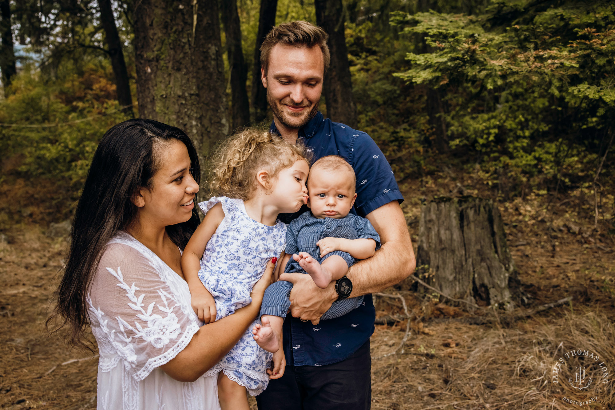 Large family photography session by Snoqualmie Family Photographer James Thomas Long Photography