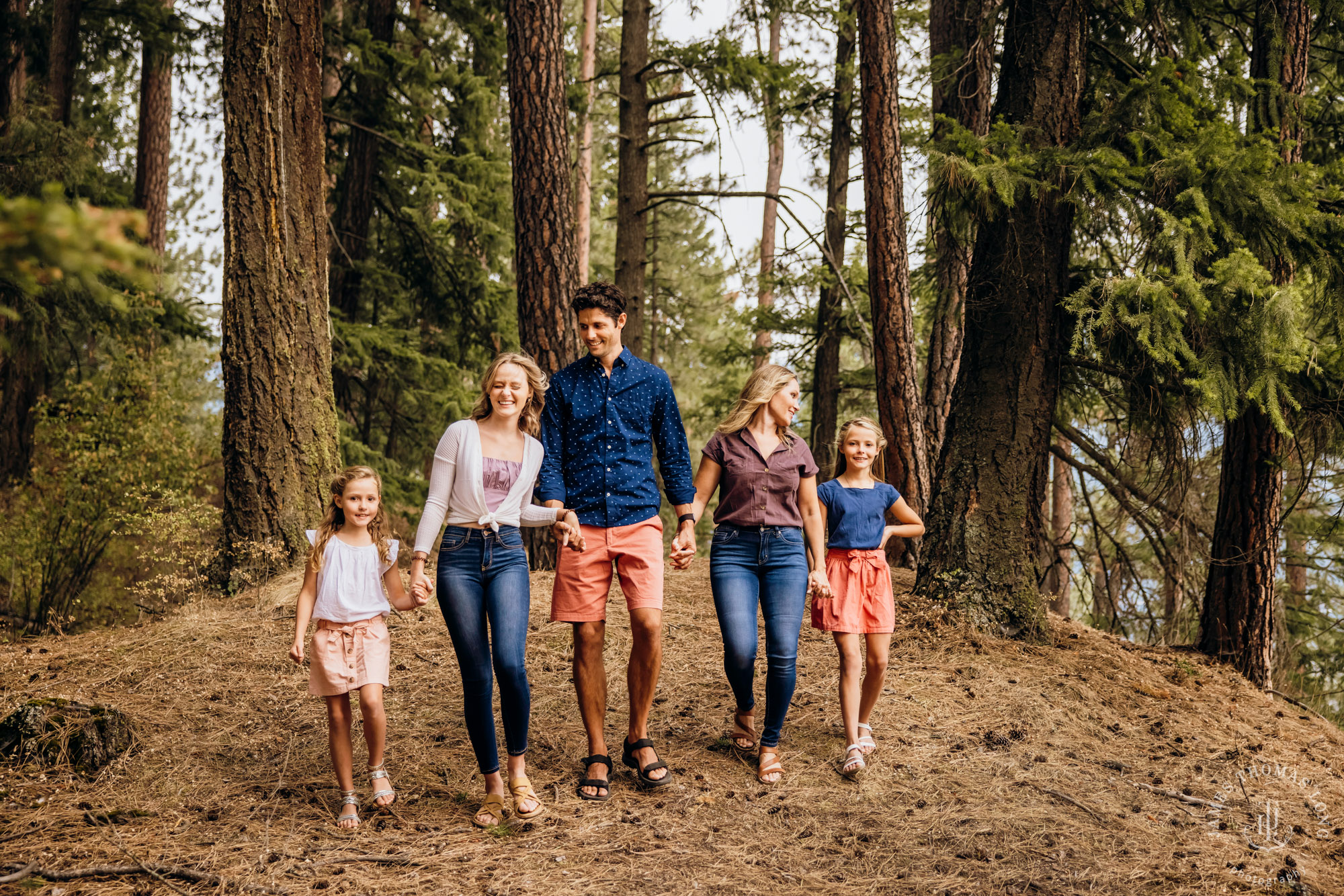 Large family photography session by Snoqualmie Family Photographer James Thomas Long Photography