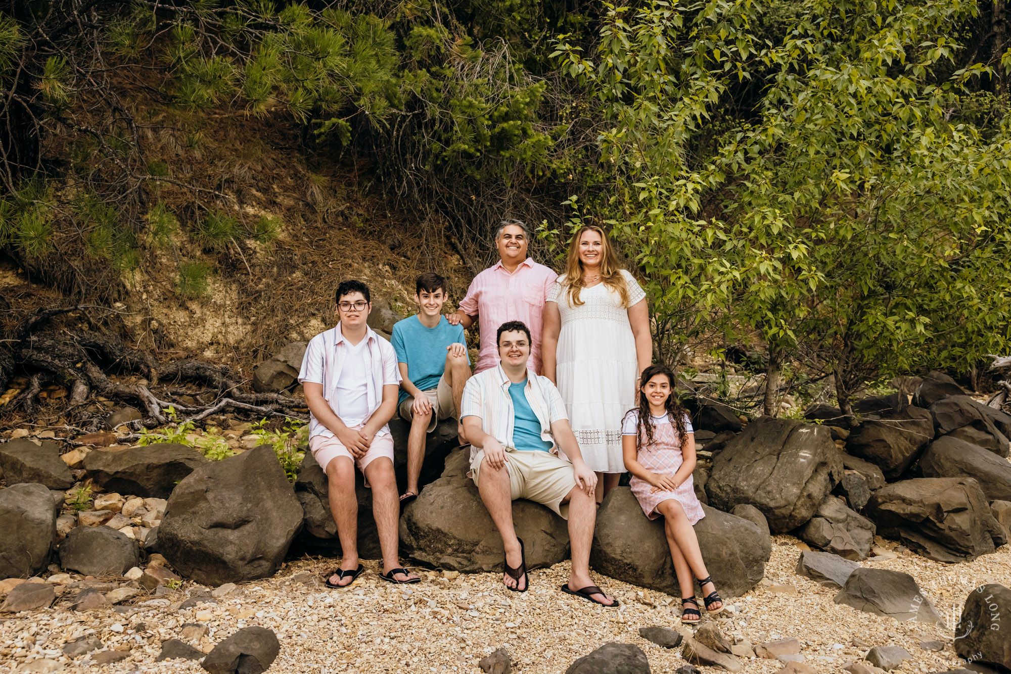 Large family photography session by Snoqualmie Family Photographer James Thomas Long Photography