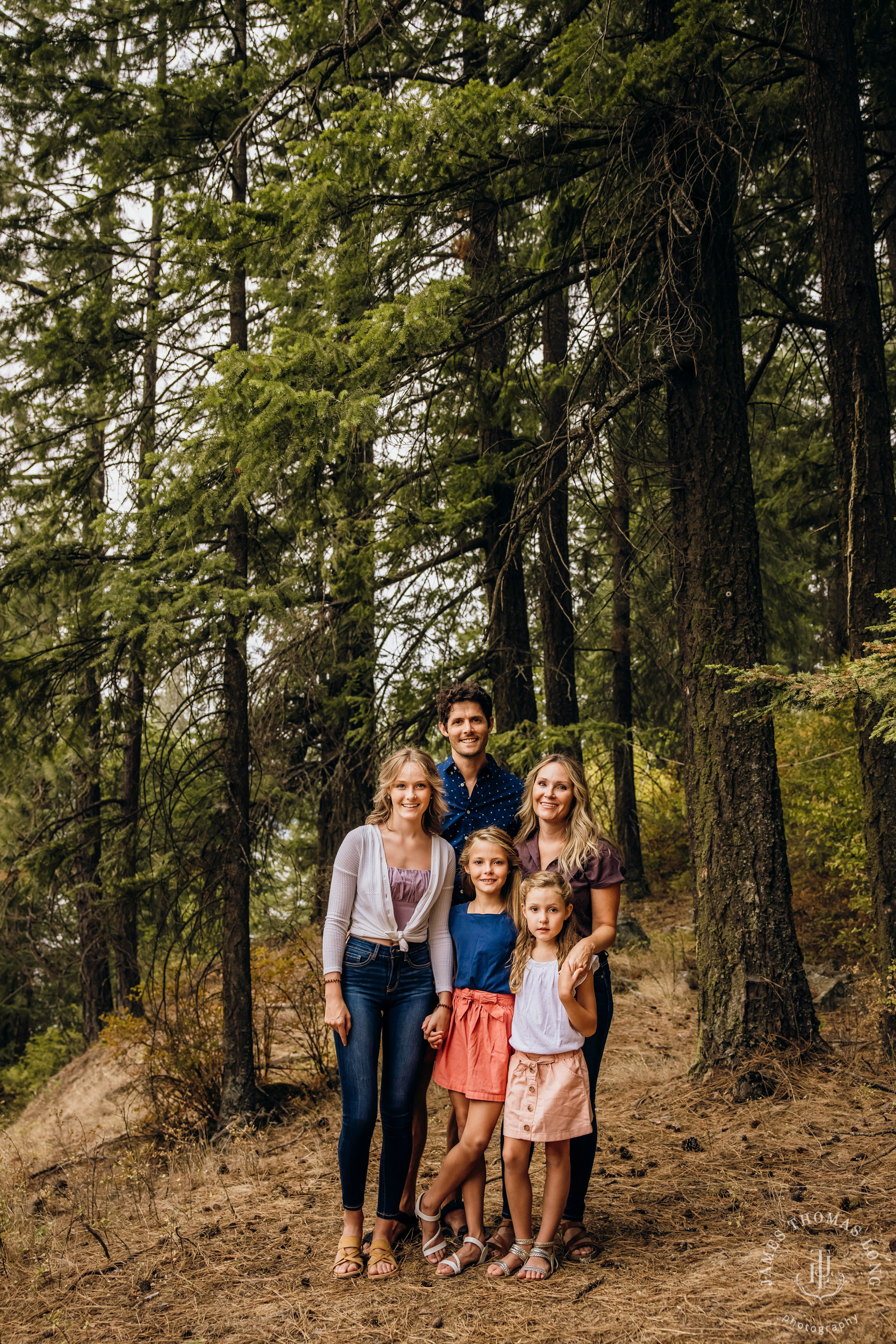 Large family photography session by Snoqualmie Family Photographer James Thomas Long Photography