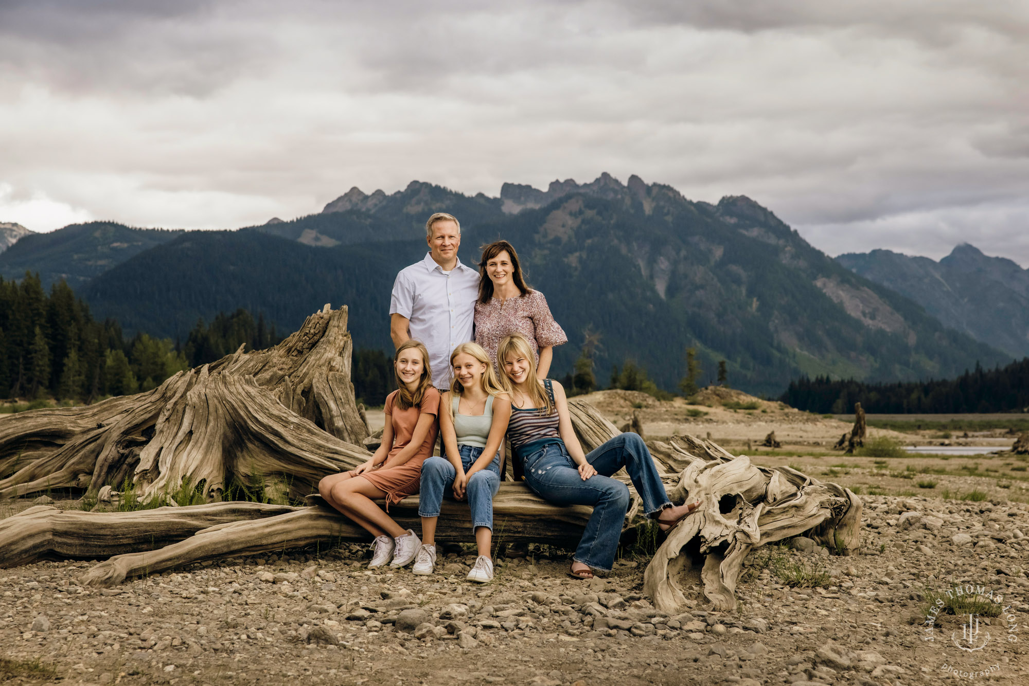 Snoqualmie Cascade Mountain family photography session by Snoqualmie family photographer James Thomas Long Photography