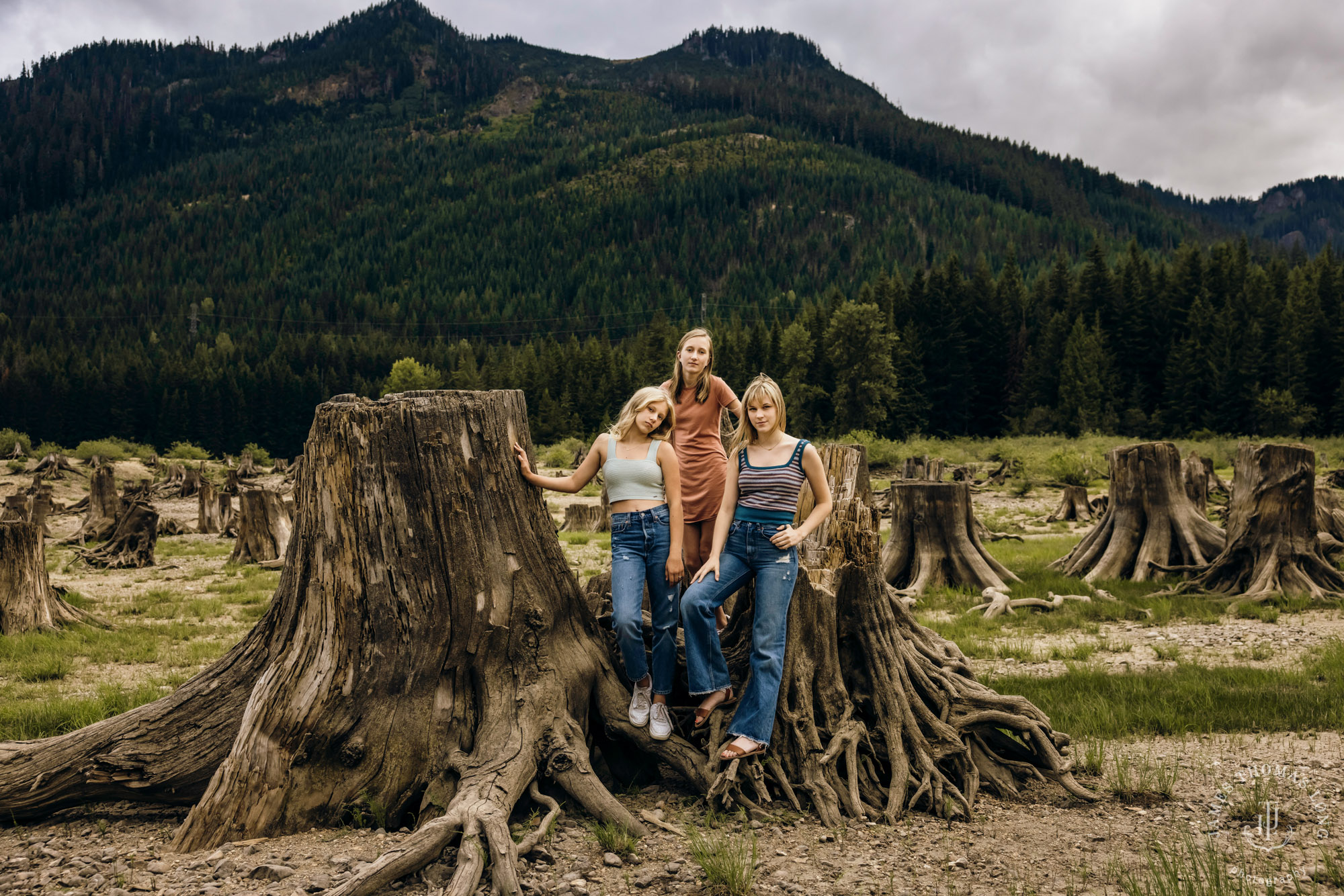 Snoqualmie Cascade Mountain family photography session by Snoqualmie family photographer James Thomas Long Photography