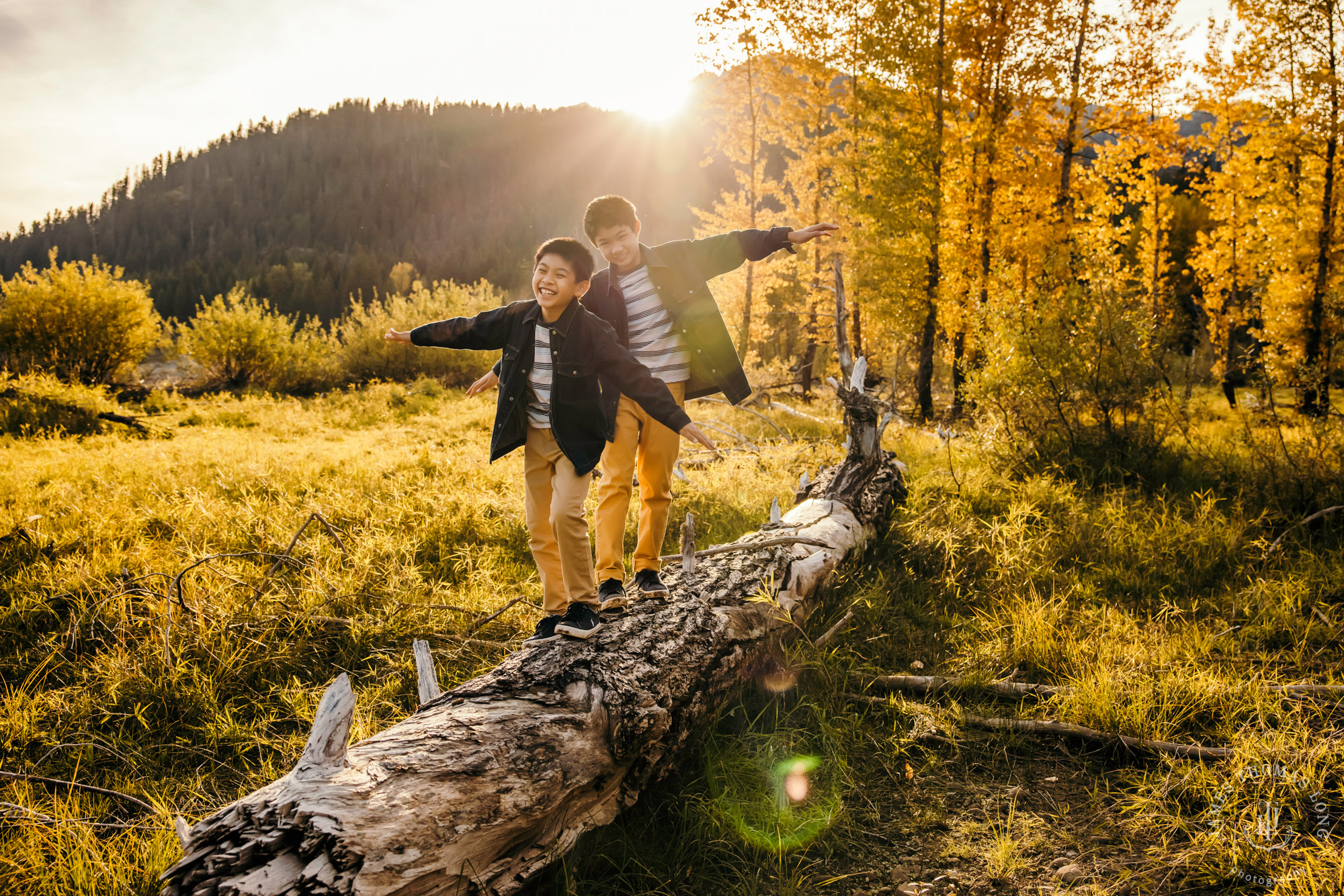 Cascade Mountain family session by Seattle family photographer James Thomas Long Photography