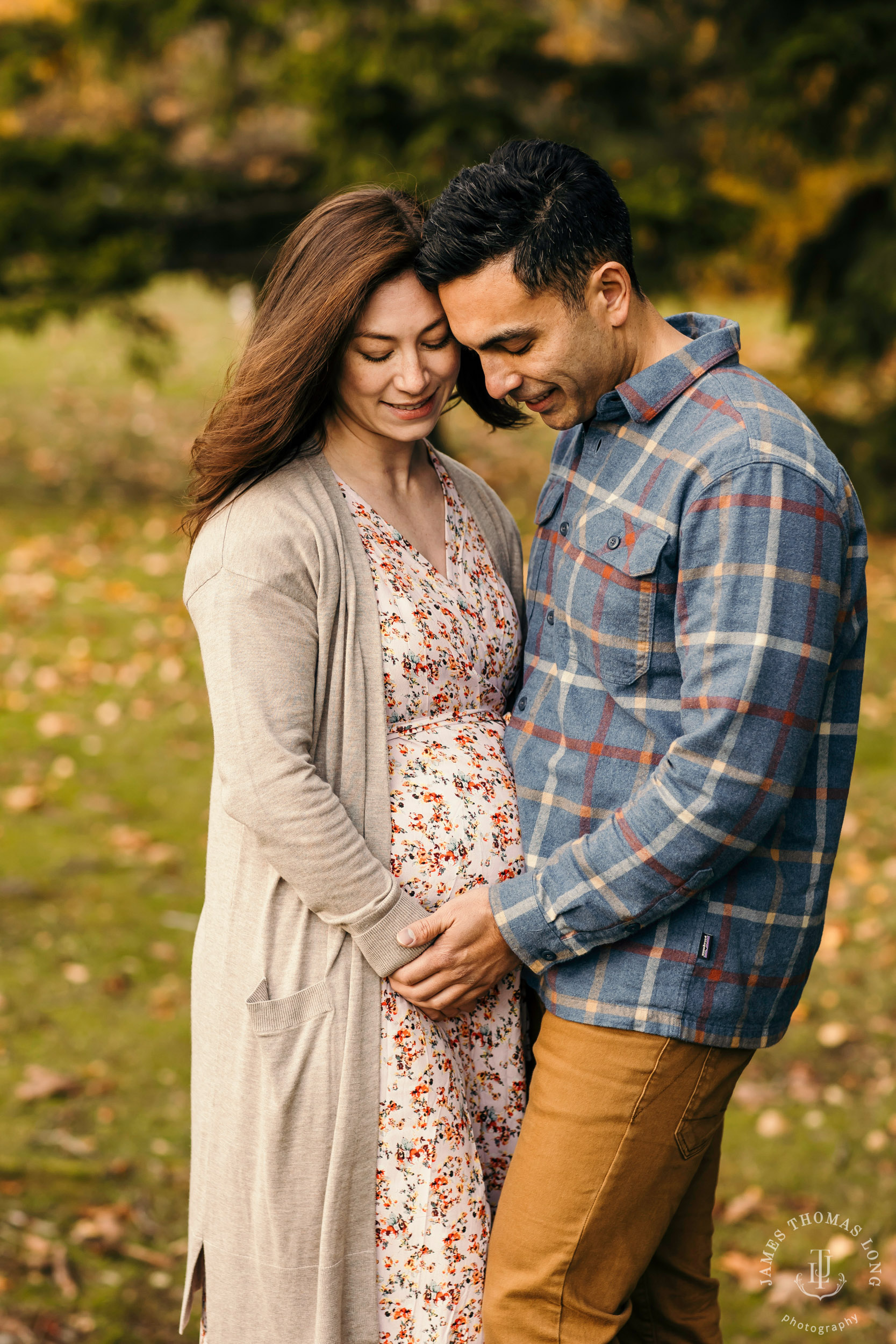 Bellevue maternity photography session by Bellevue Maternity Photographer James Thomas Long Photography