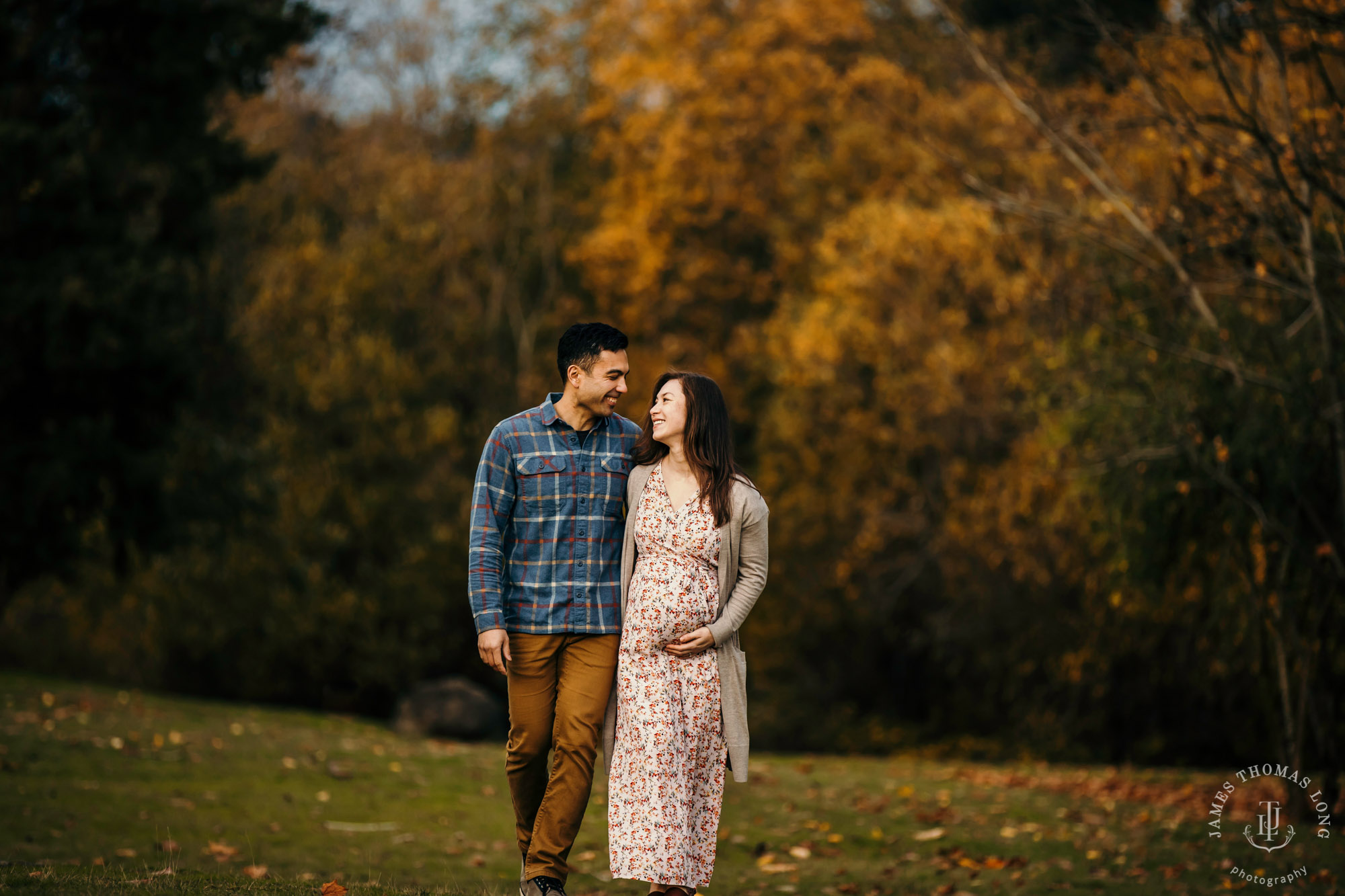 Bellevue maternity photography session by Bellevue Maternity Photographer James Thomas Long Photography