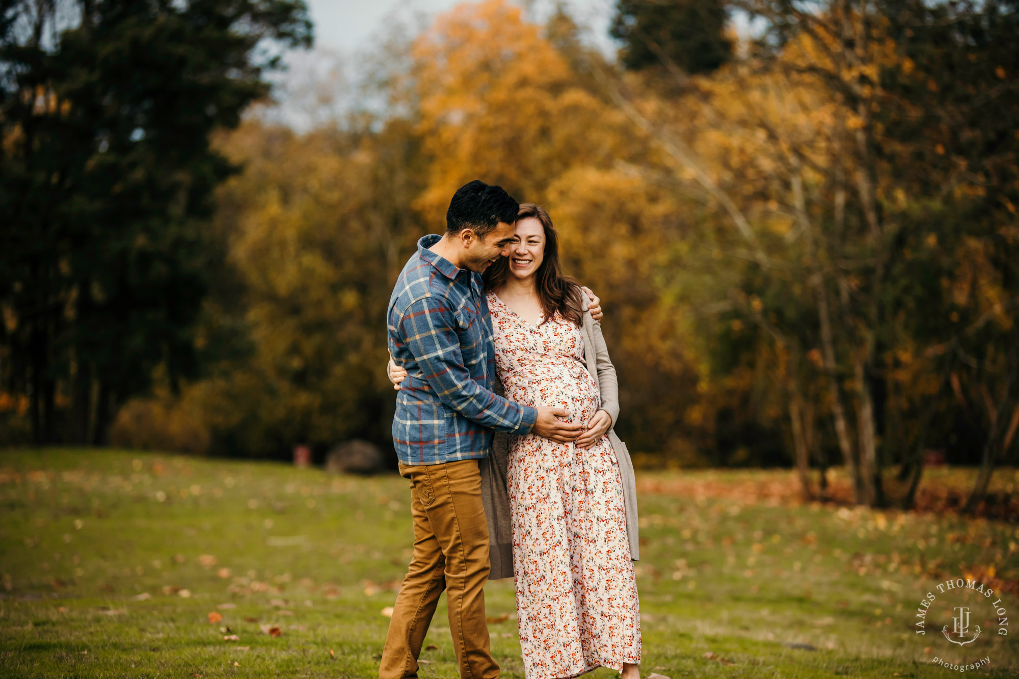 Bellevue maternity photography session by Bellevue Maternity Photographer James Thomas Long Photography