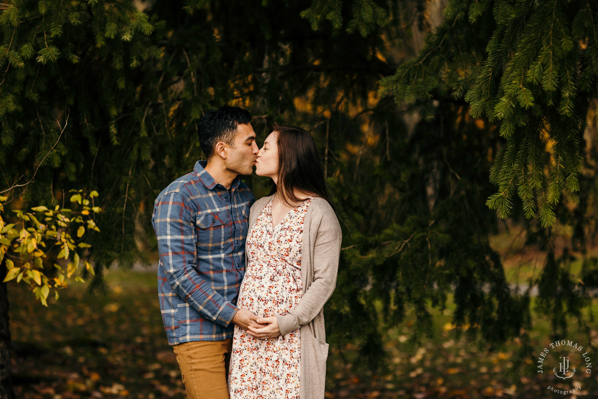 Bellevue maternity photography session by Bellevue Maternity Photographer James Thomas Long Photography