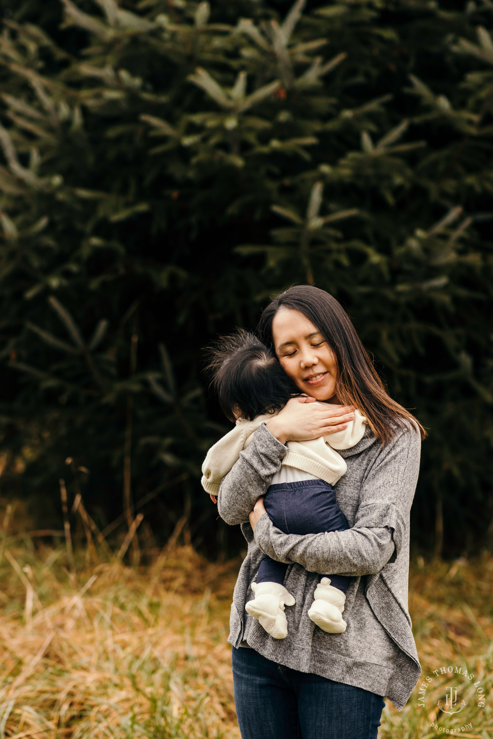 Snoqualmie baby and family session by Snoqualmie Family Photographer James Thomas Long Photography