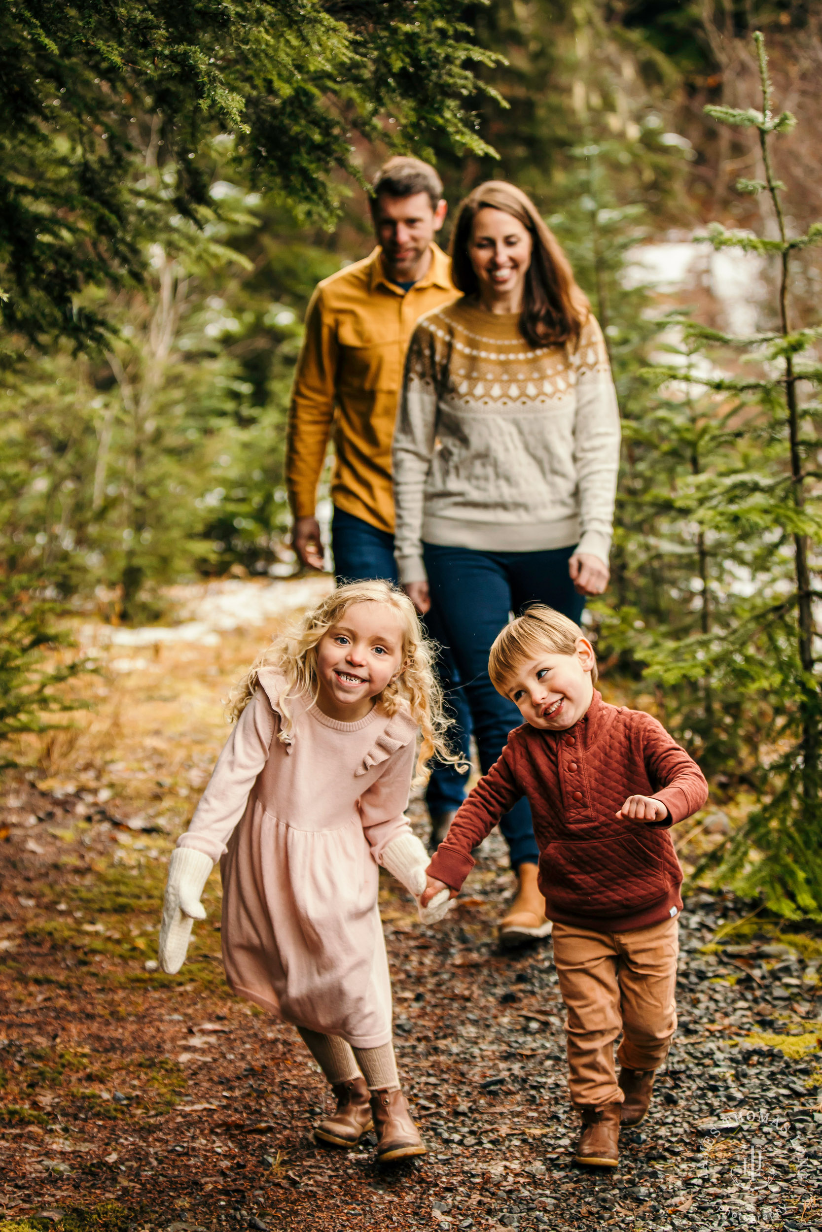 Snoqualmie Pass family photography session by Snoqualmie family photographer James Thomas Long Photography