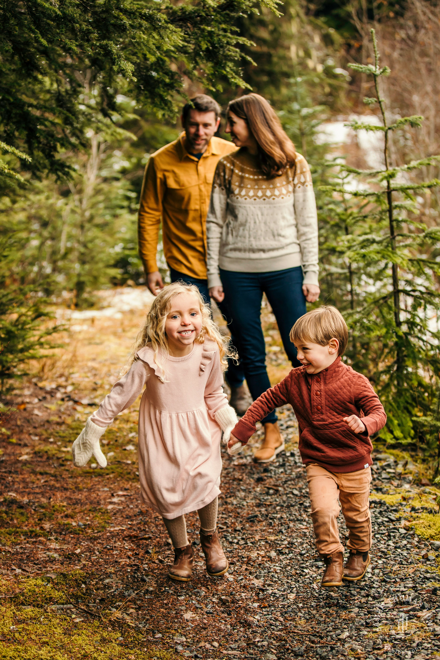 Snoqualmie Pass family photography session by Snoqualmie family photographer James Thomas Long Photography