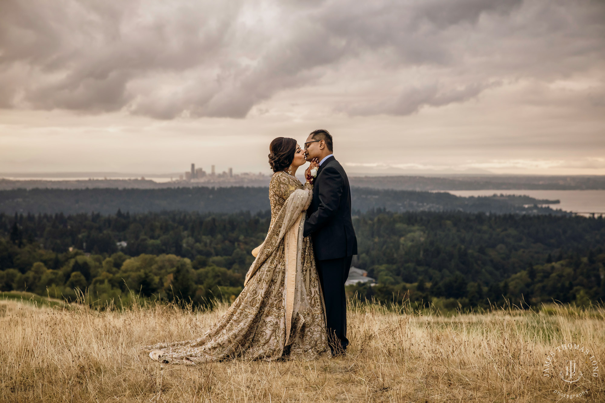 The Golf Club at Newcastle wedding by Seattle wedding photographer James Thomas Long Photography