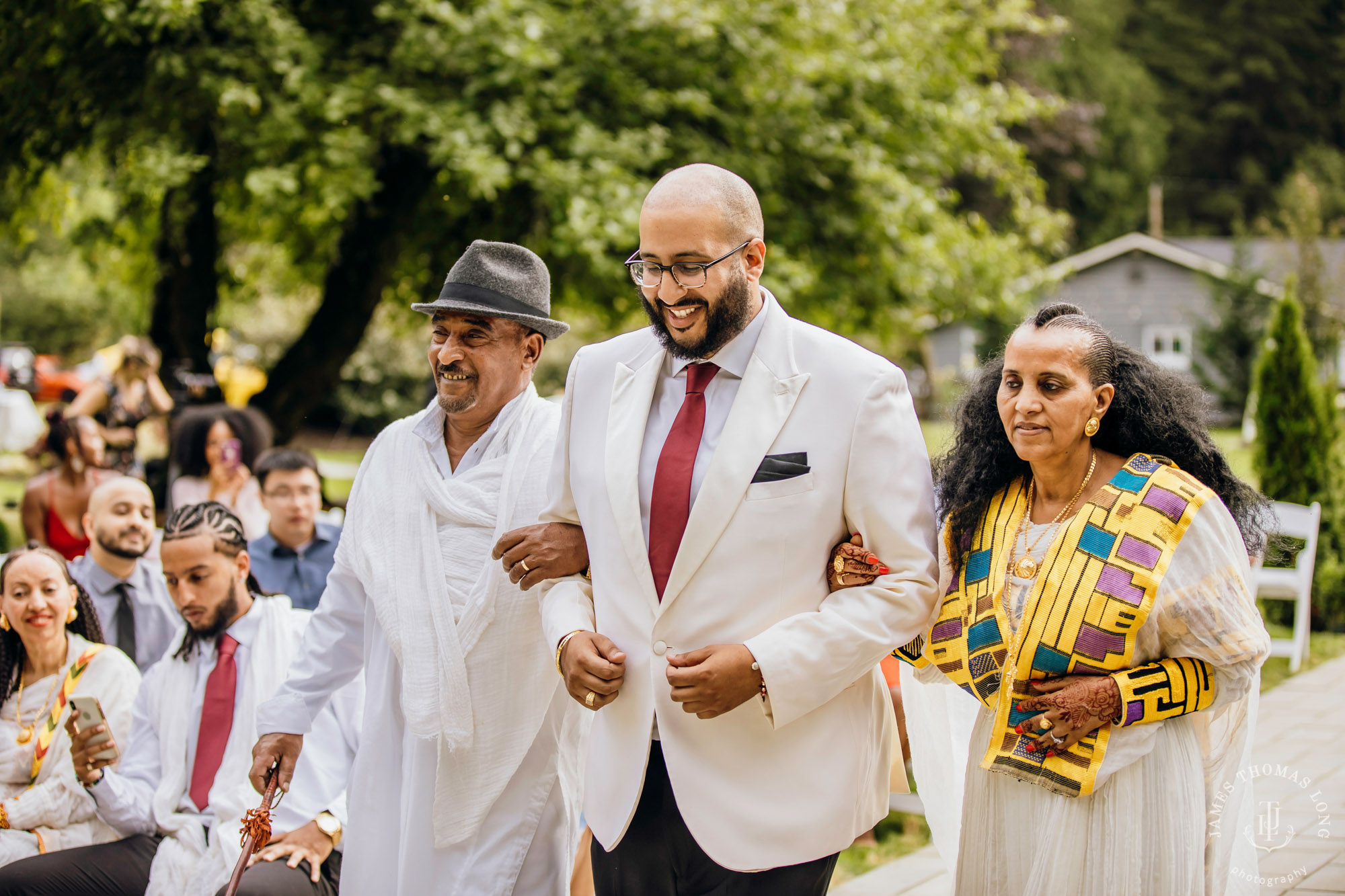 Evergreen Meadows Snoqualmie wedding by Seattle wedding photographer James Thomas Long Photography