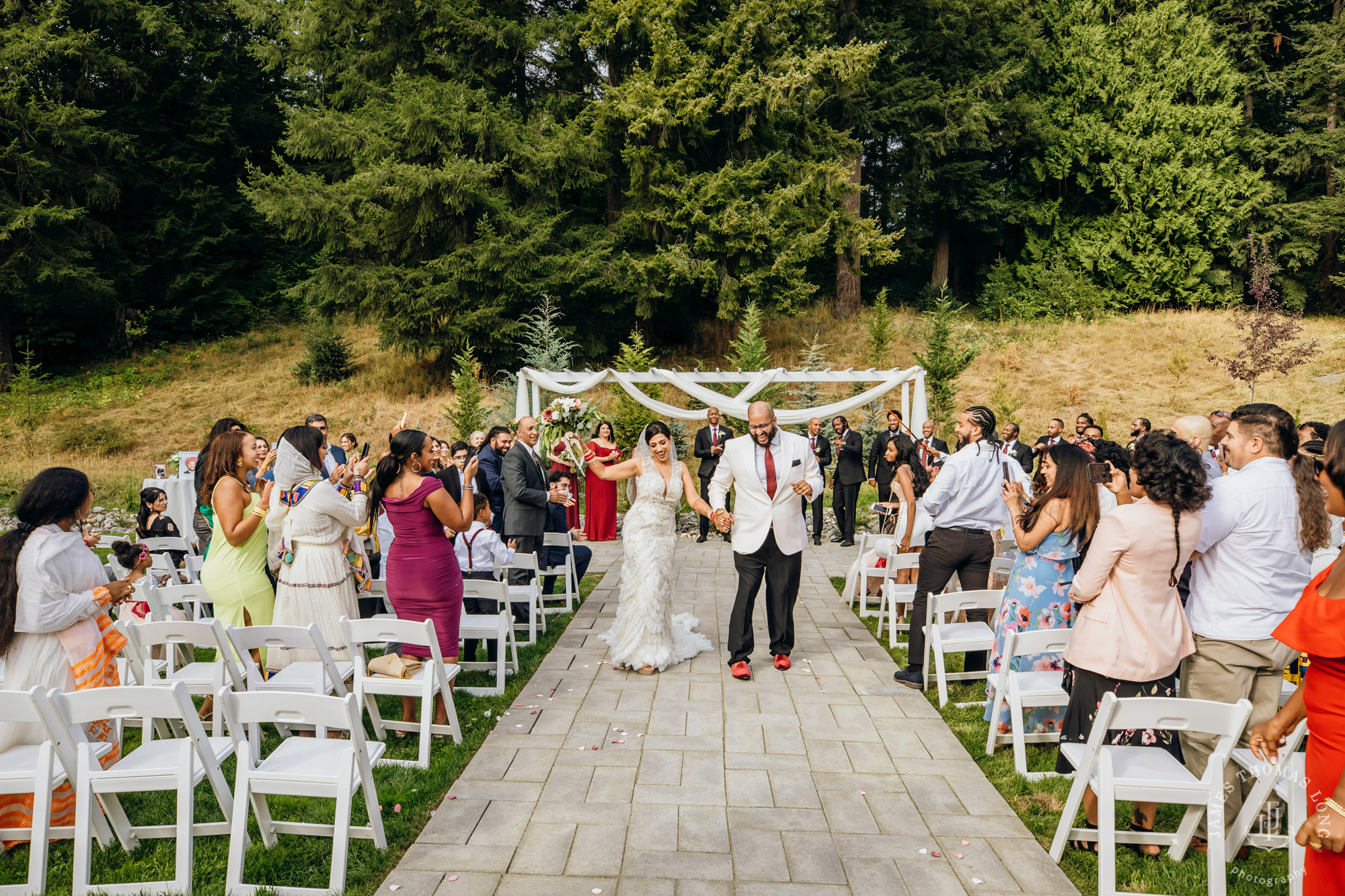 Evergreen Meadows Snoqualmie wedding by Seattle wedding photographer James Thomas Long Photography